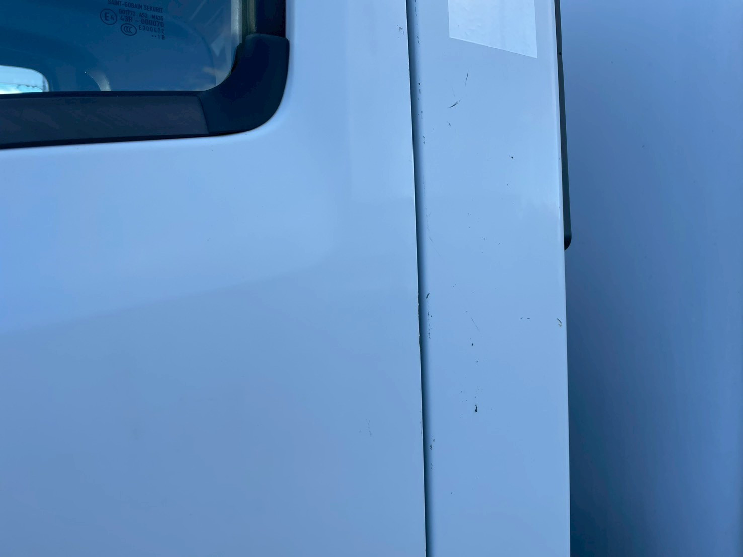 いすゞ エルフ 2RG-NPR88YN(2WD)の写真17