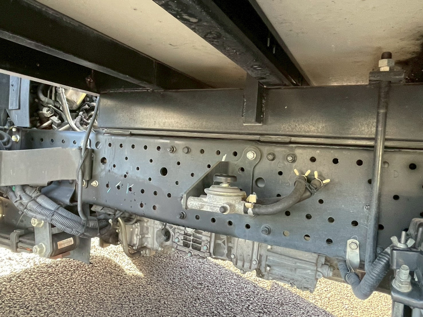 いすゞ エルフ 2RG-NPR88YN(2WD)の写真32