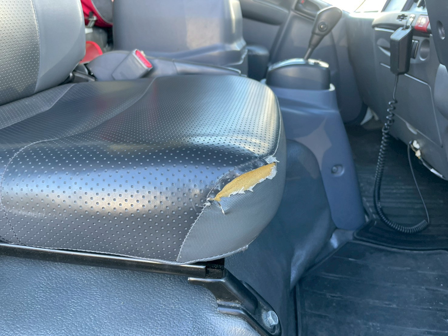 いすゞ エルフ 2RG-NPR88YN(2WD)の写真39