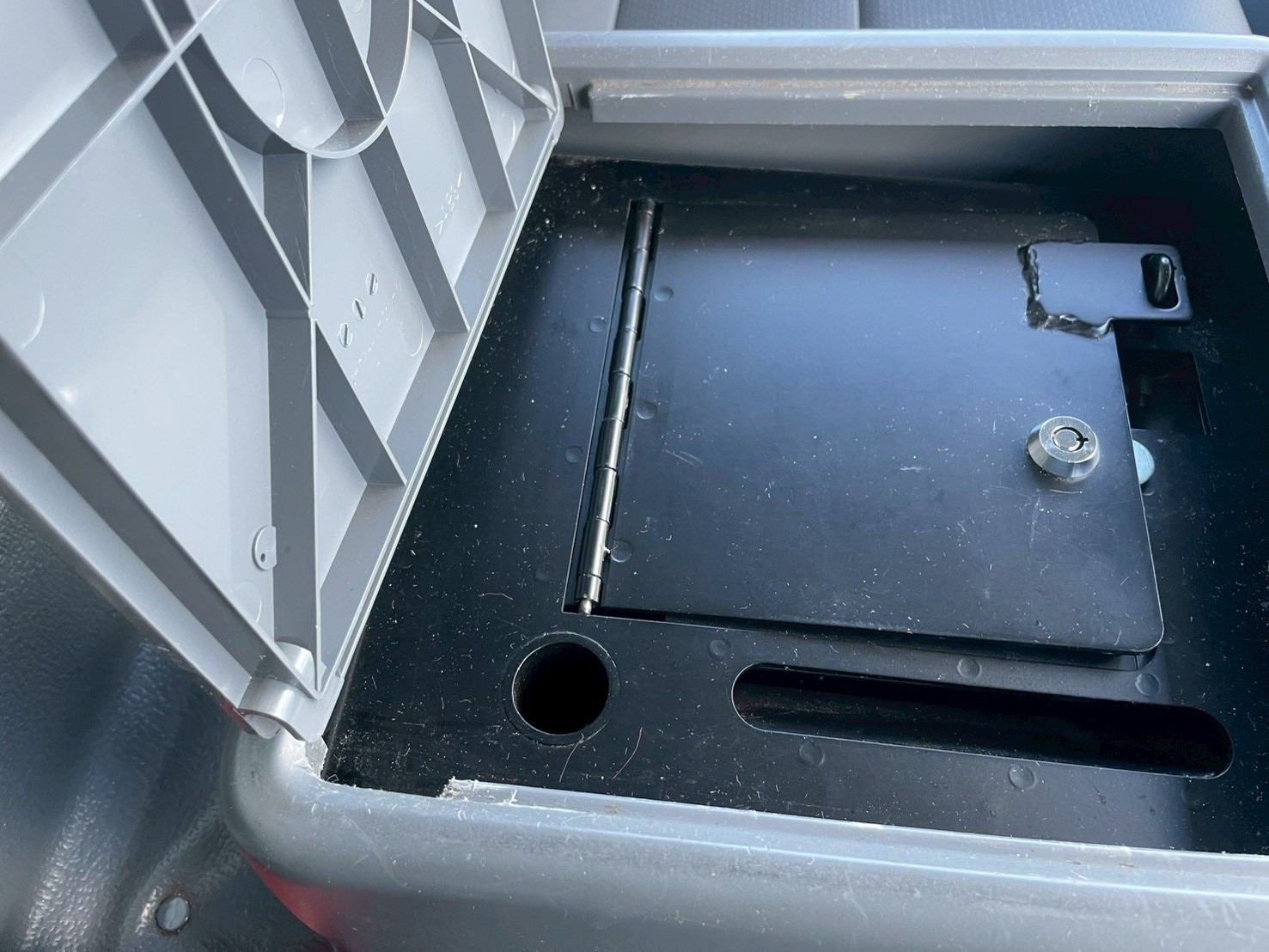 いすゞ エルフ 2RG-NPR88YN(2WD)の写真45