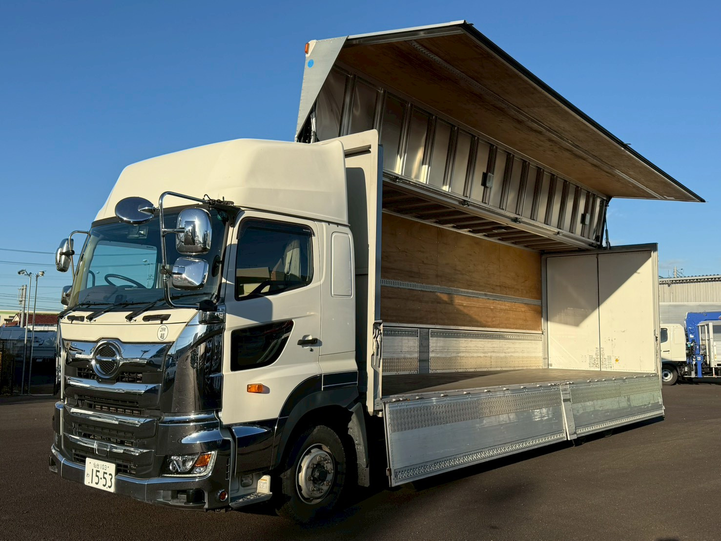 日野 プロフィア 2DG-FW1AHG(8x4)の写真1