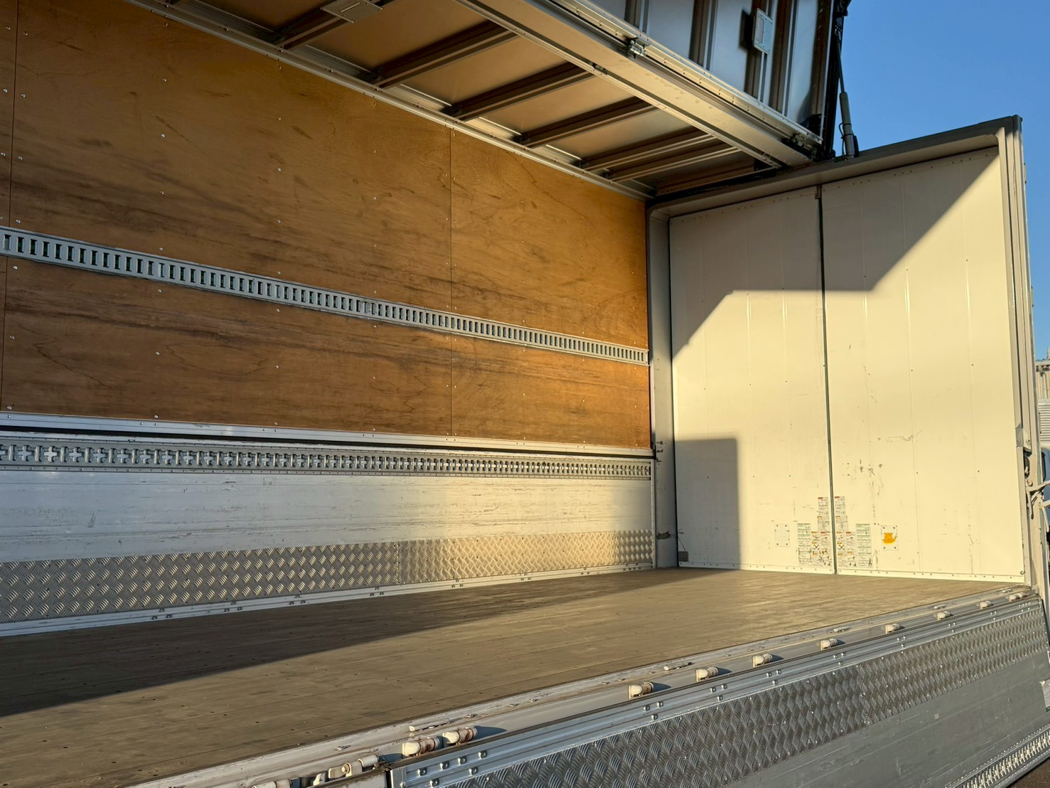 日野 プロフィア 2DG-FW1AHG(8x4)の写真17