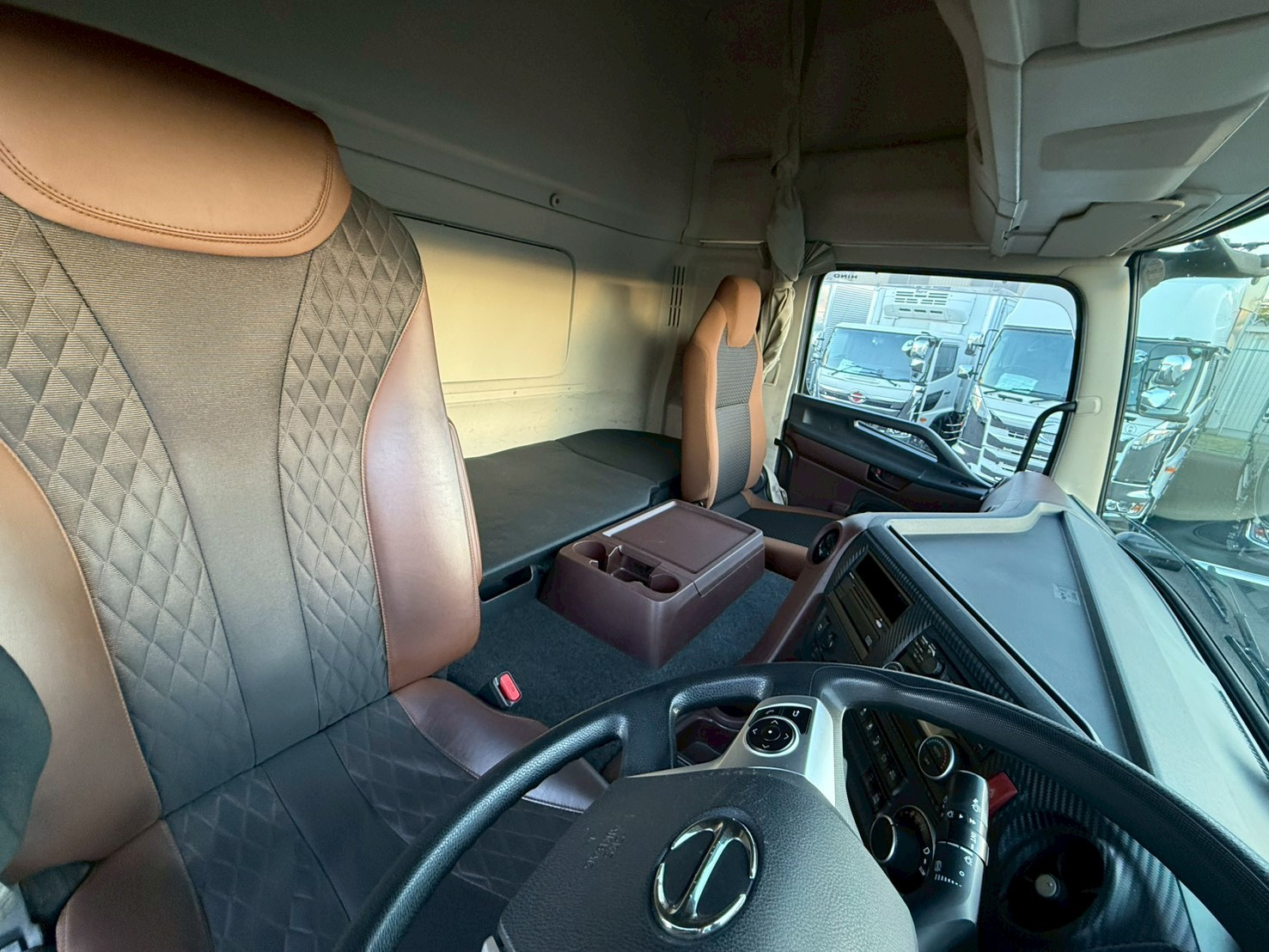 日野 プロフィア 2DG-FW1AHG(8x4)の写真40