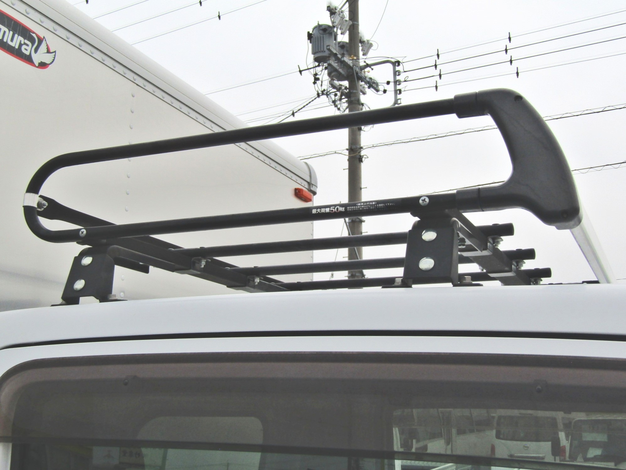 ルーフキャリア付きなので、普段は使わないシートなどを載せておくと便利です♪|日産 アトラス CBF-SQ2F24(2WD)の写真16