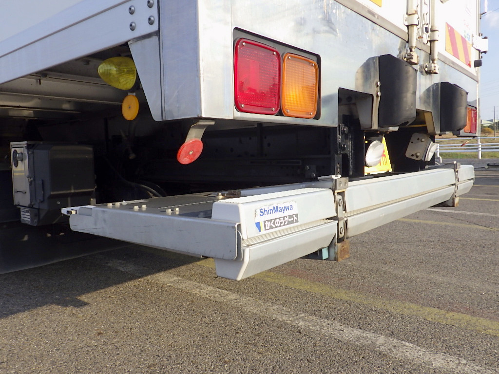 いすゞ フォワード 2PG-FRR90S2(2WD)の写真26