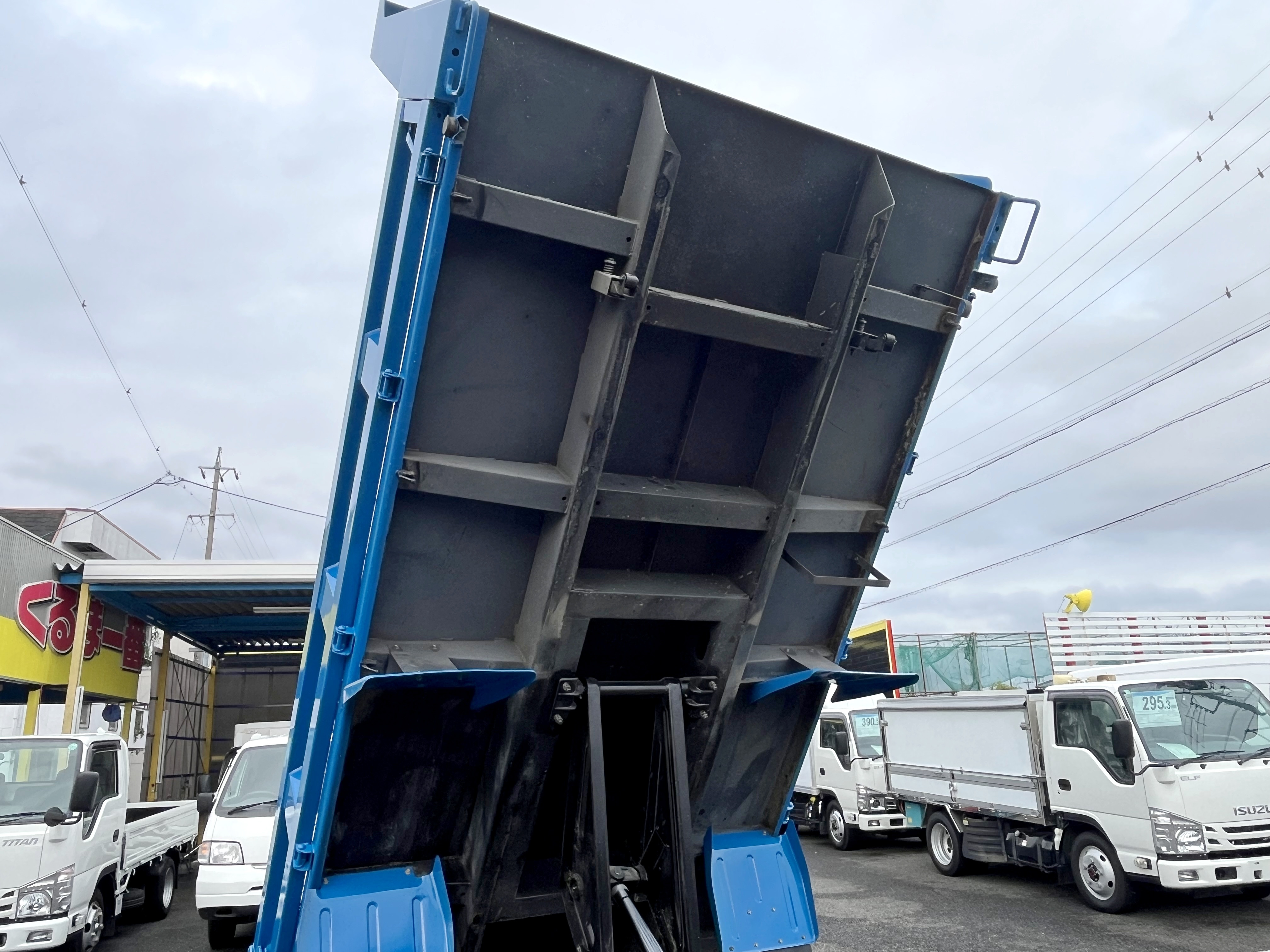 ダンプ裏面もこんな感じ♪|三菱 キャンター TPG-FBA30(2WD)の写真10