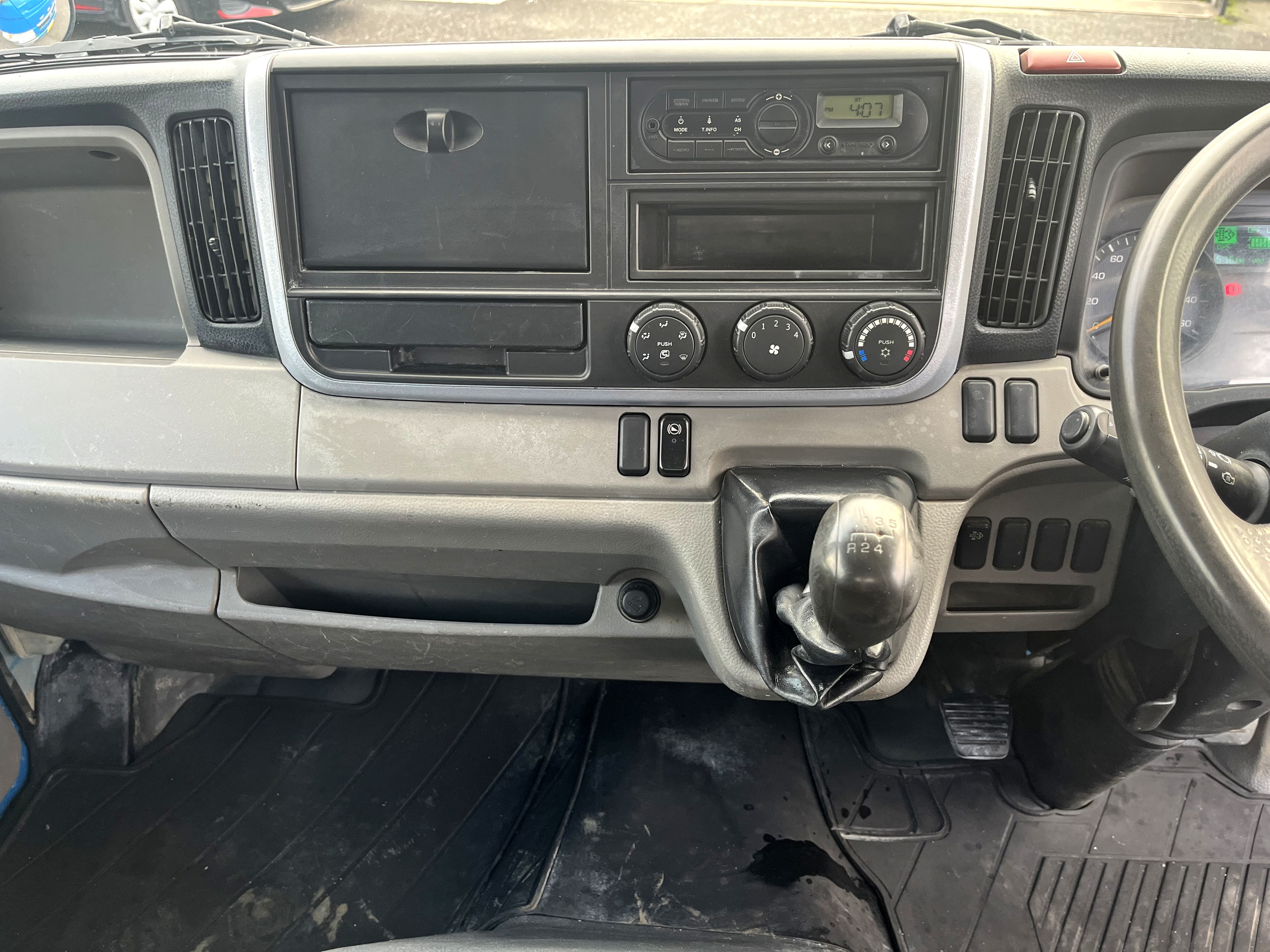 三菱 キャンター TPG-FBA30(2WD)の写真21