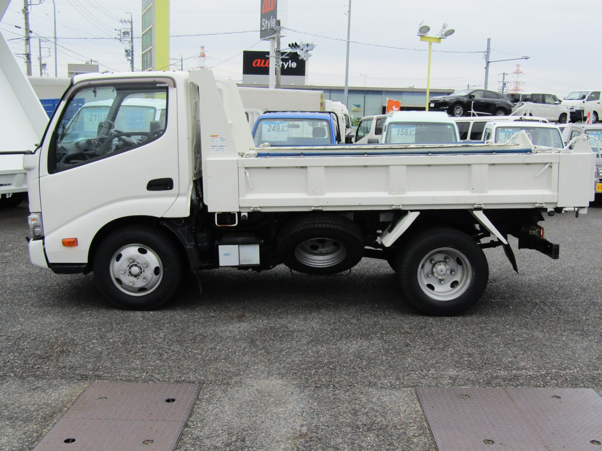 目立つキズや看板アトなどもなく内外装とも状態がキレイに保たれたおススメの１台！納車当日からスグに使って頂けますヨ☆|日野 デュトロ 2RG-XZU630T(2WD)の写真3