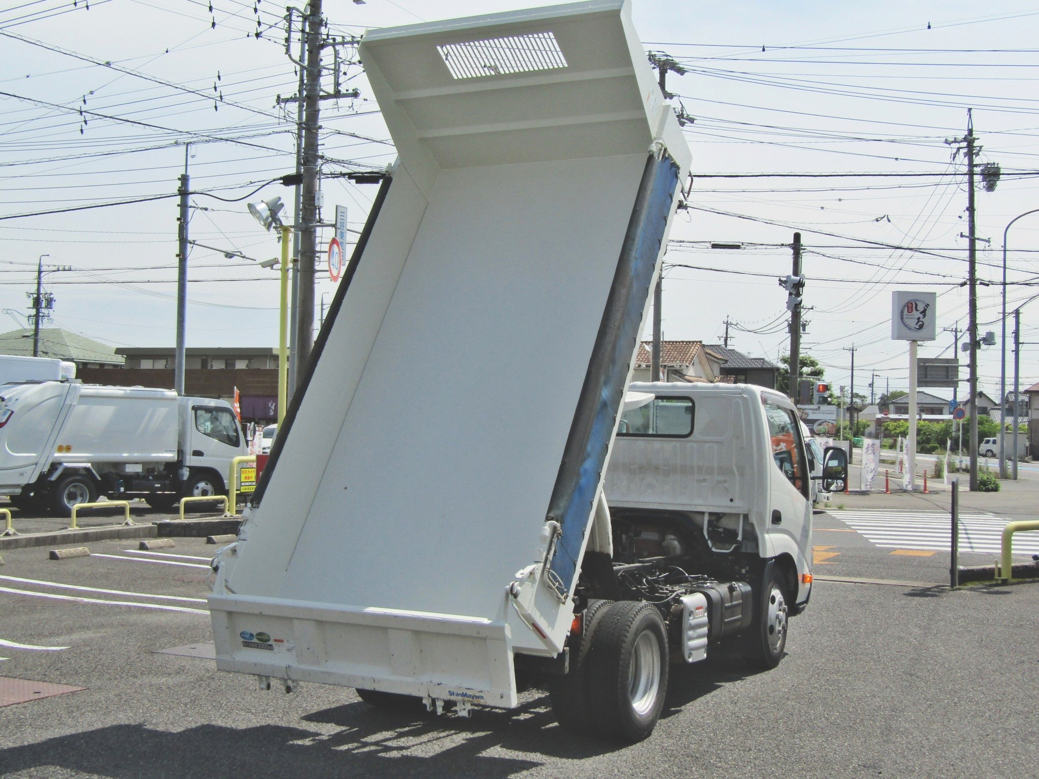 ダンプ機能も快調に稼働中♪|日野 デュトロ 2RG-XZU630T(2WD)の写真9