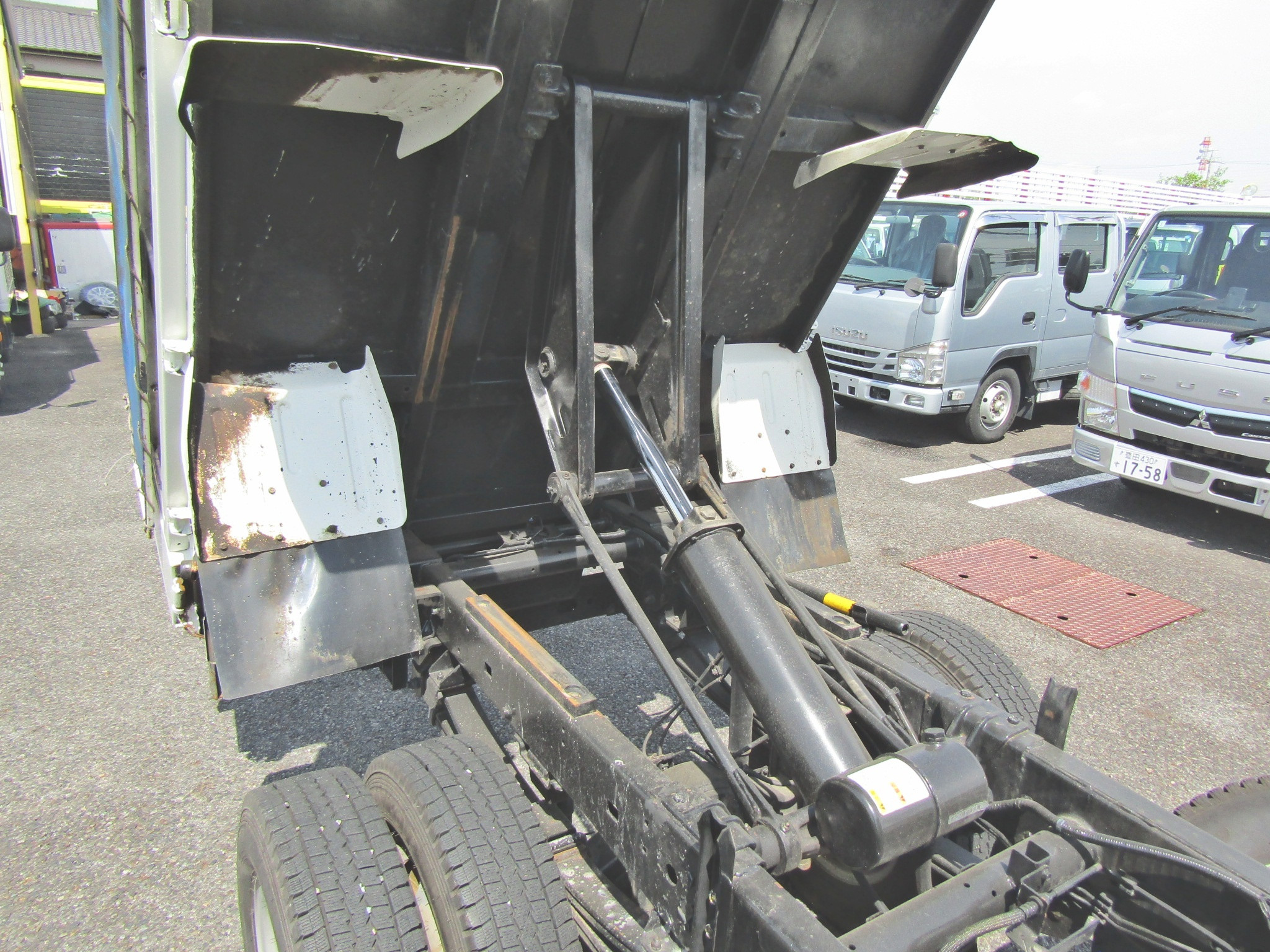 オイル漏れなどもなく機関系も良好です☆|日野 デュトロ 2RG-XZU630T(2WD)の写真12