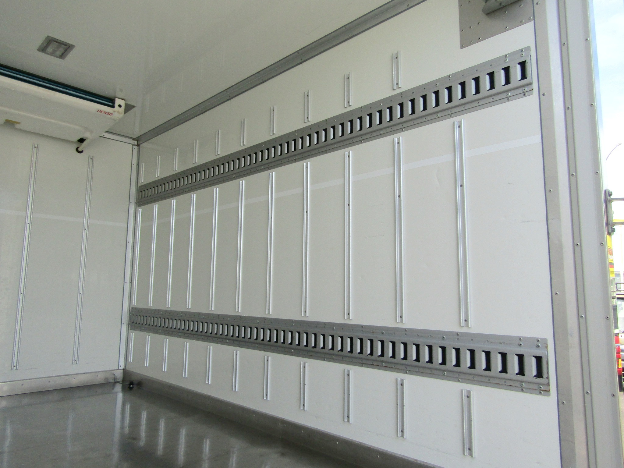 荷箱内面右側|トヨタ ダイナ 2RG-XZC605(2WD)の写真10