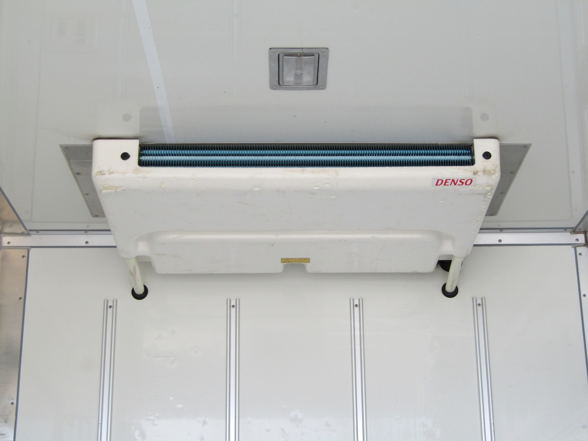 ＤＥＮＳＯ製の薄型冷凍機を搭載！積載スペースを減らさない人気のモデルです♪|トヨタ ダイナ 2RG-XZC605(2WD)の写真12