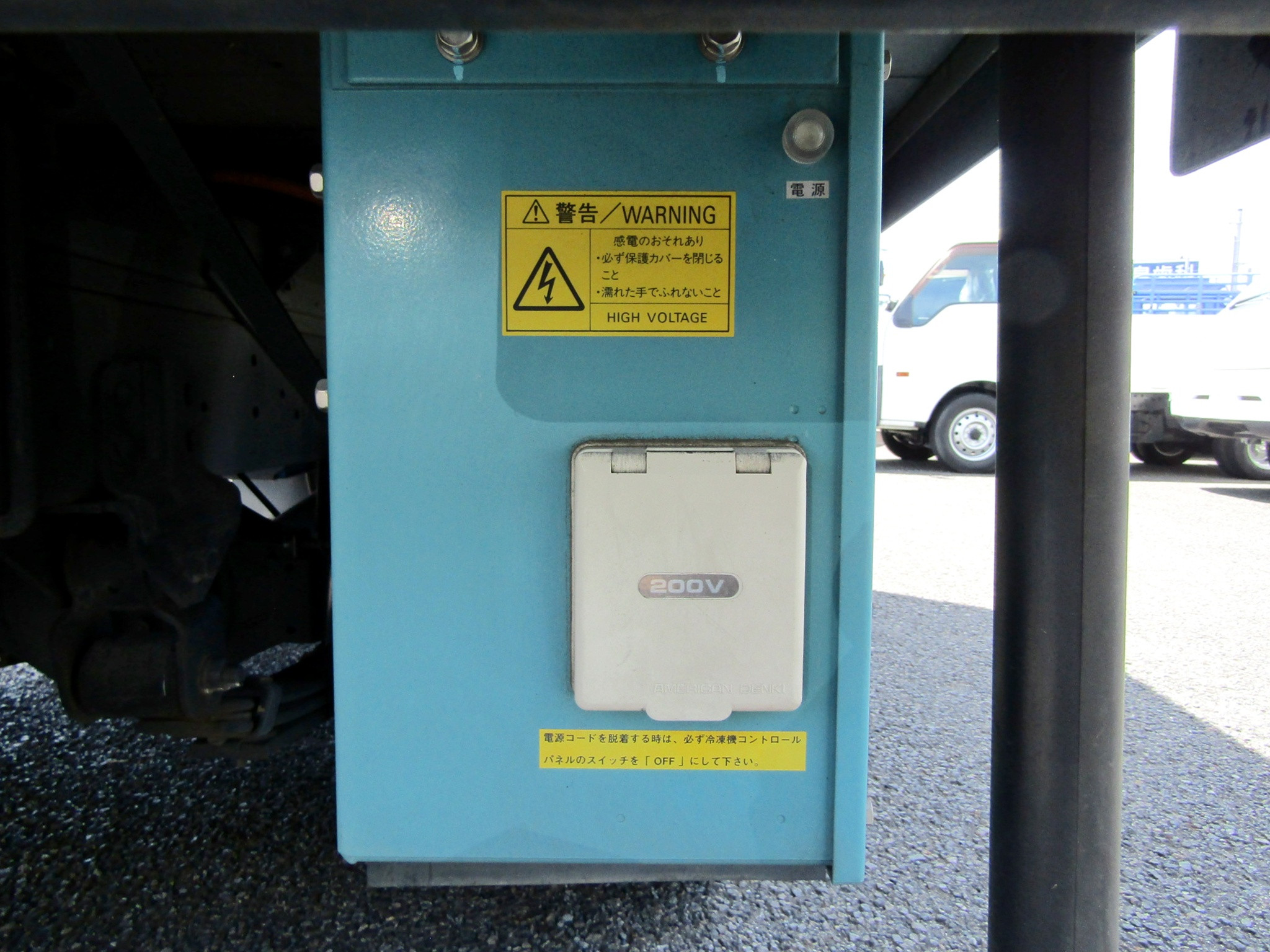最大のオススメＰＯＩＮＴ「スタンバイ電源」！！ココから電気を供給する事で、エンジンを使わず冷凍庫を冷やすことが可能です♪|トヨタ ダイナ 2RG-XZC605(2WD)の写真15