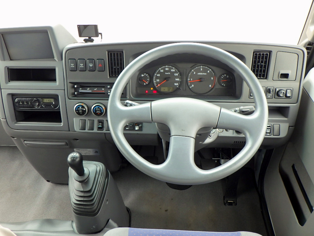 いすゞ ジャーニー ABG-SDHW41(2WD)の写真10