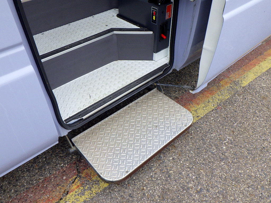 いすゞ ジャーニー ABG-SDHW41(2WD)の写真38