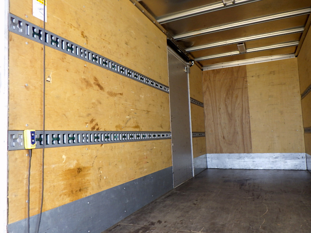 三菱 キャンター 2PG-FEAV0(2WD)の写真8