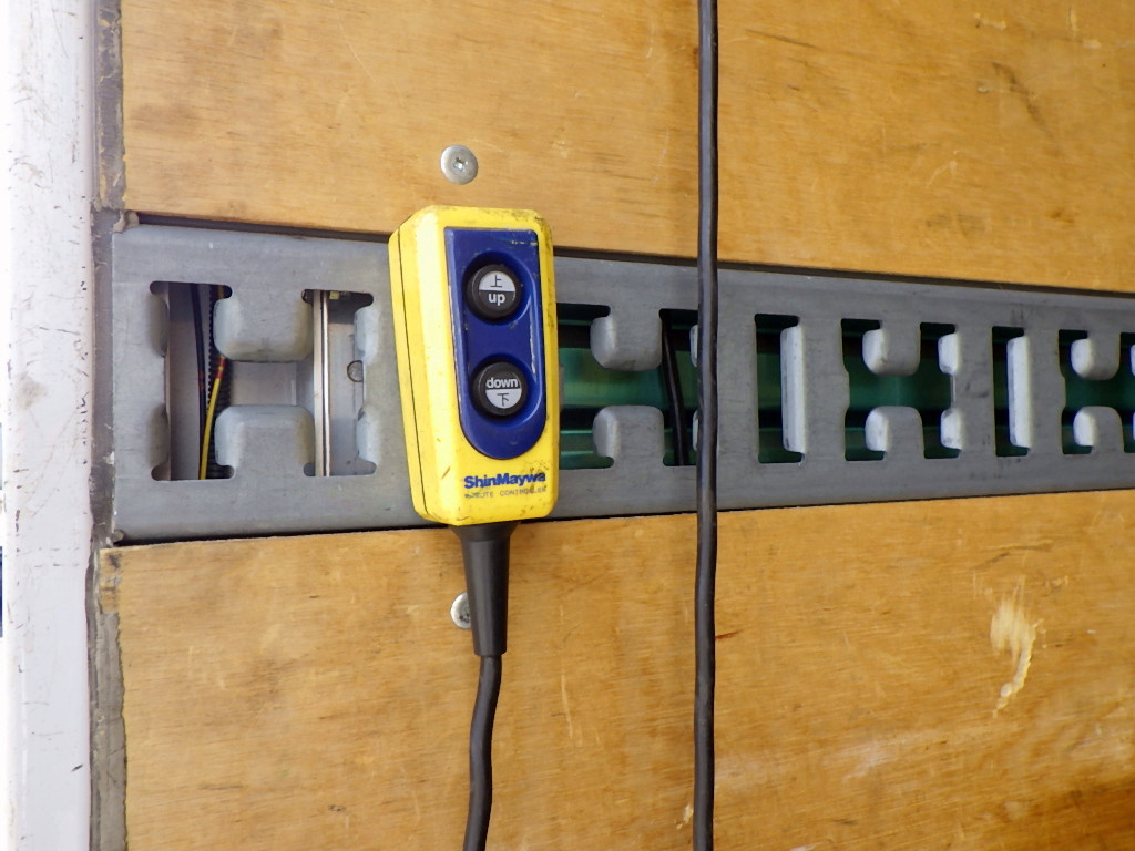 三菱 キャンター 2PG-FEAV0(2WD)の写真12