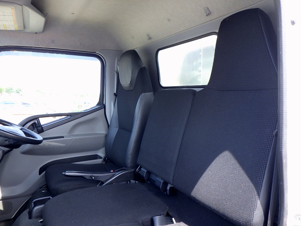 三菱 キャンター 2PG-FEAV0(2WD)の写真13