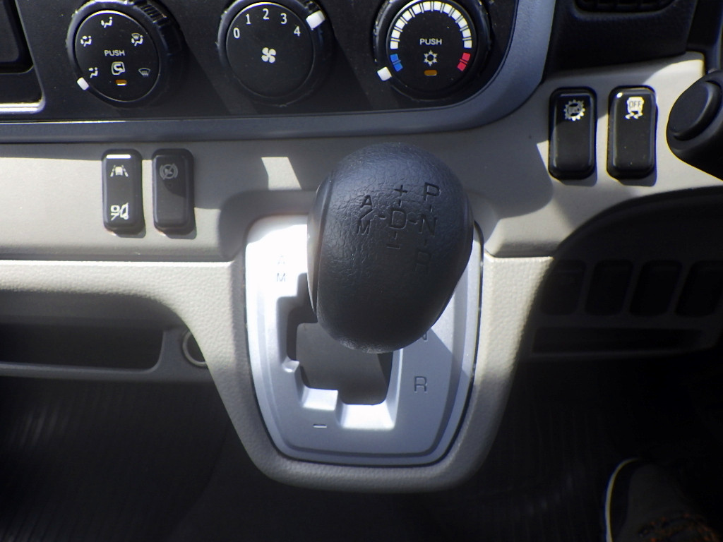 三菱 キャンター 2PG-FEAV0(2WD)の写真16