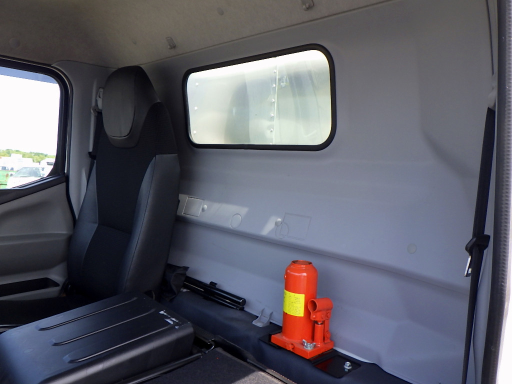 三菱 キャンター 2PG-FEAV0(2WD)の写真28