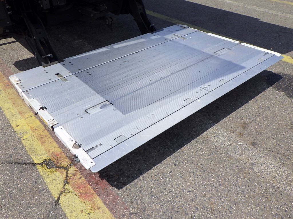 三菱 キャンター 2PG-FEAV0(2WD)の写真42