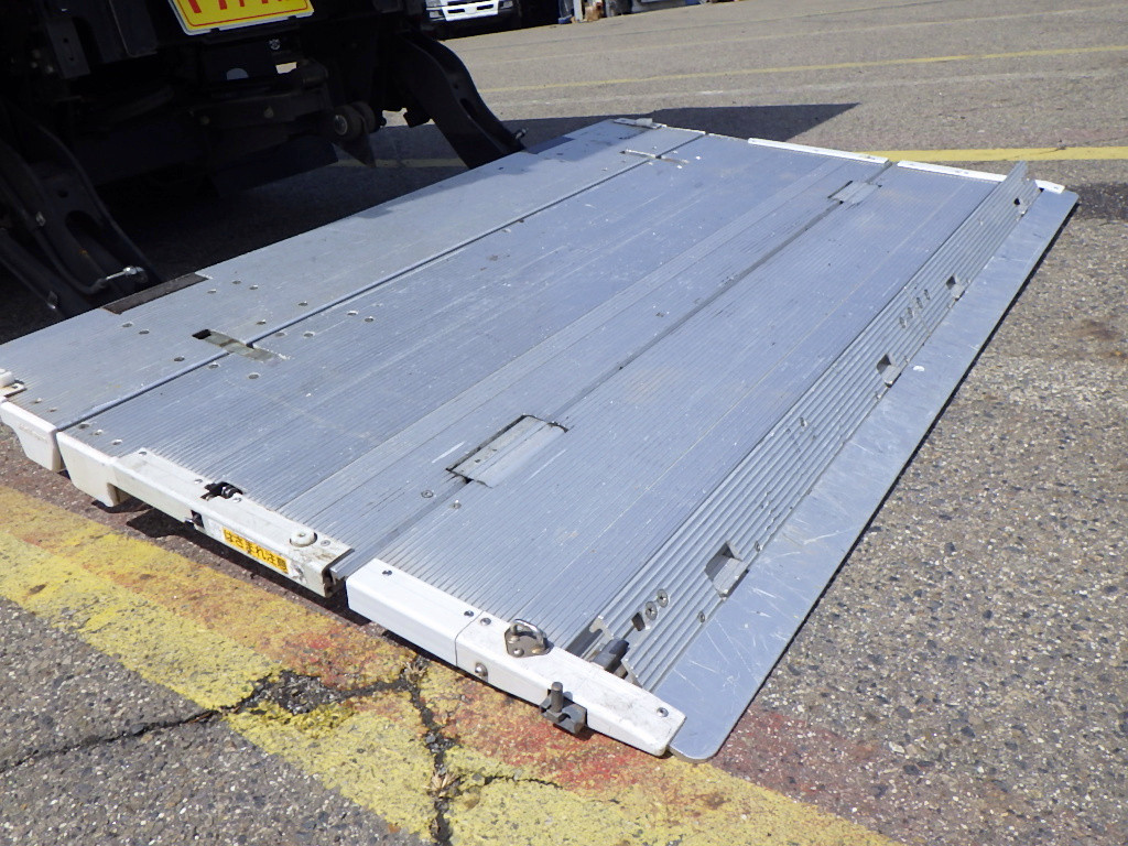 三菱 キャンター 2PG-FEAV0(2WD)の写真43