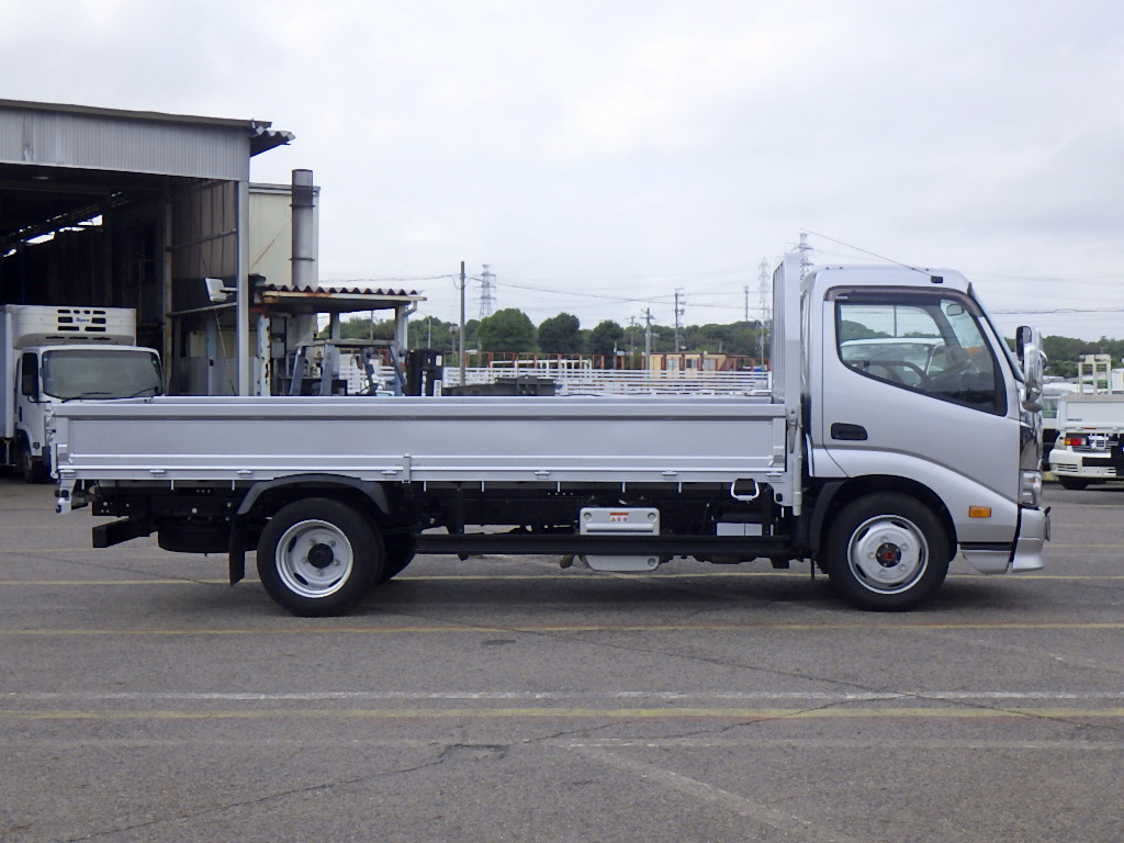 トヨタ ダイナ 2KG-XZU695(4WD)の写真5