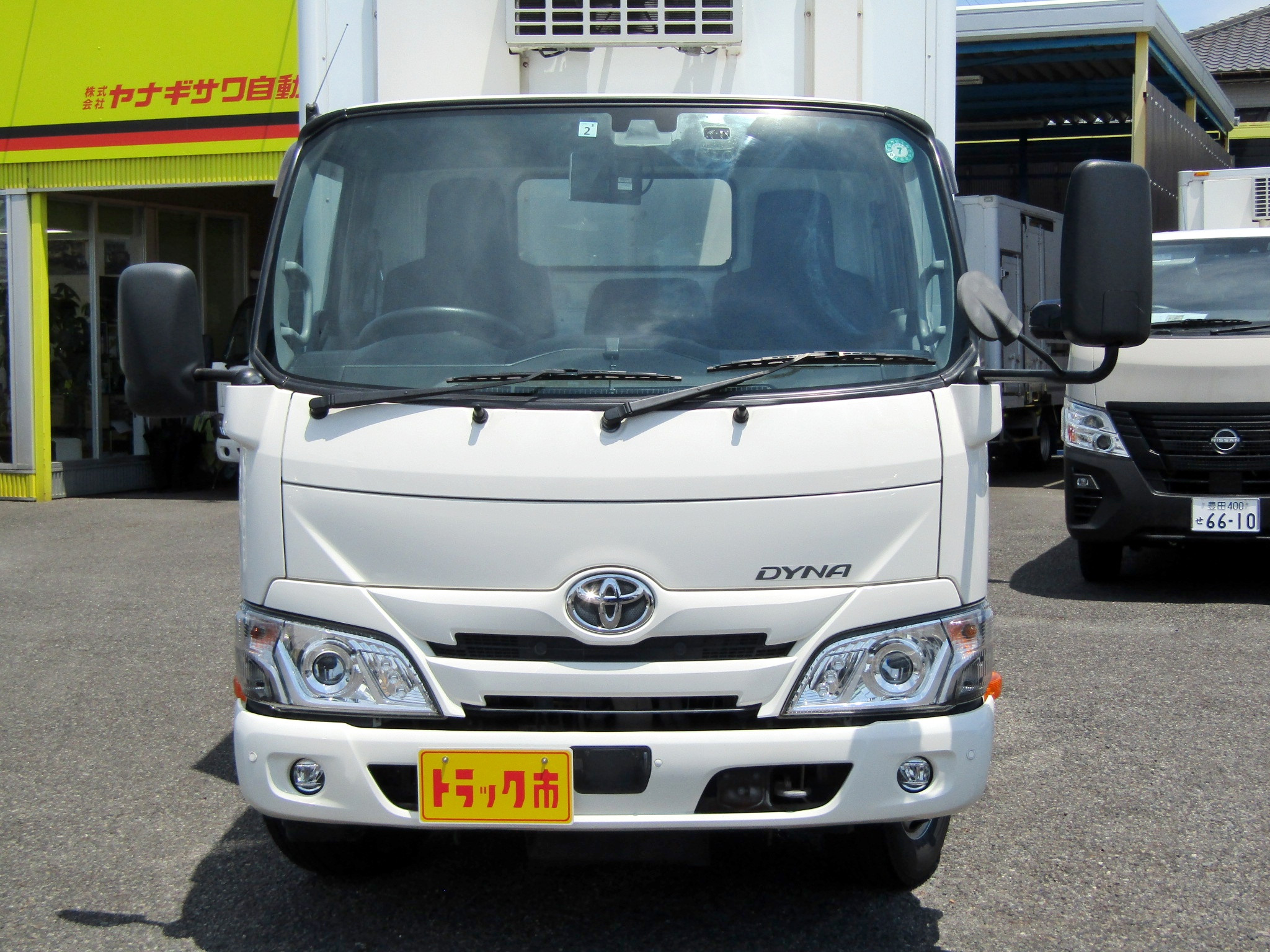 4000ccのディーゼルターボエンジンに6MTを搭載☆フル積載でも元気よく走ってくれます♪|トヨタ ダイナ 2RG-XZU605(2WD)の写真2