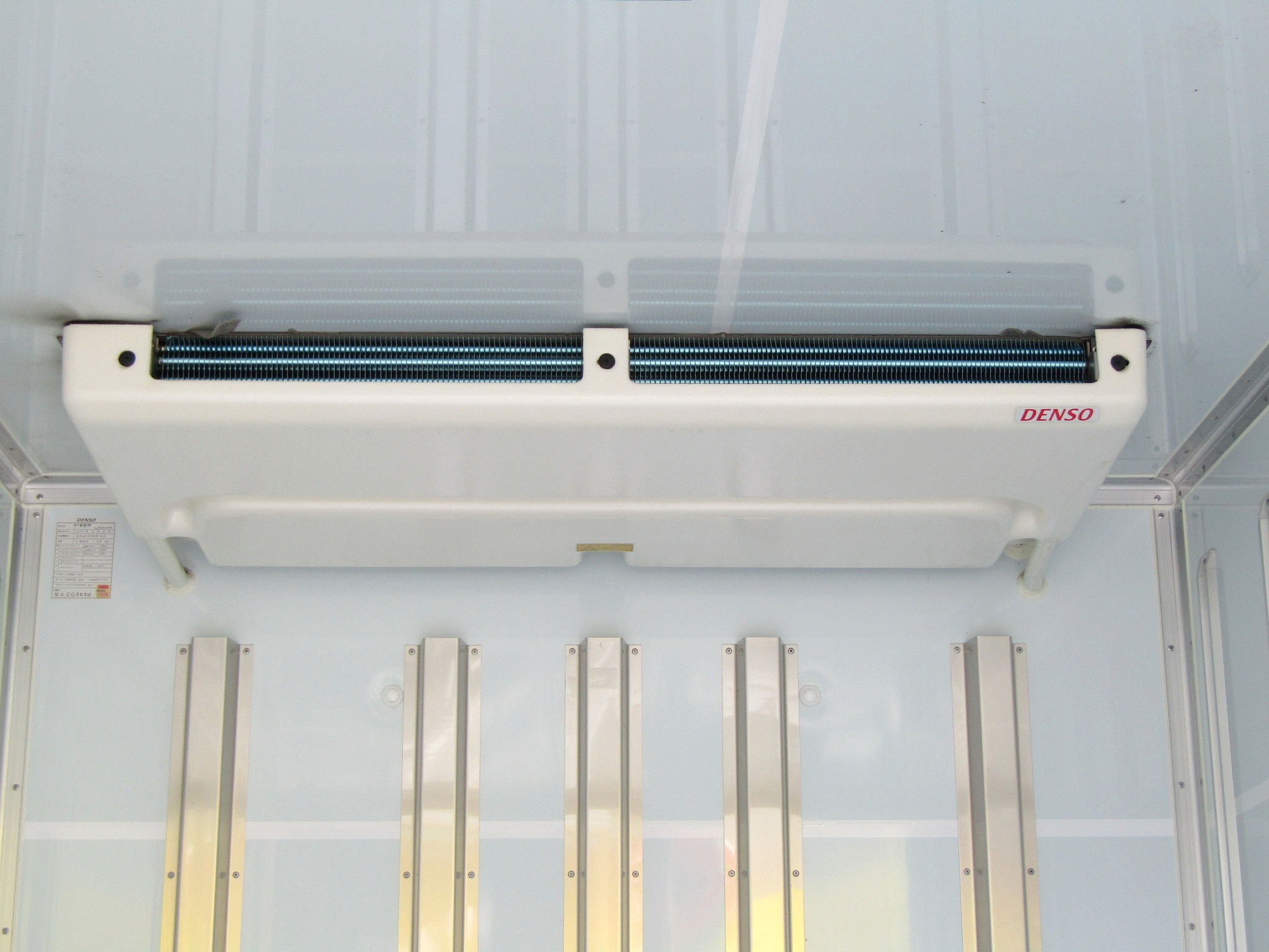 DENSO製の薄型冷凍機を搭載!積載スペースを減らさない人気のモデルです♪|トヨタ ダイナ 2RG-XZU605(2WD)の写真13