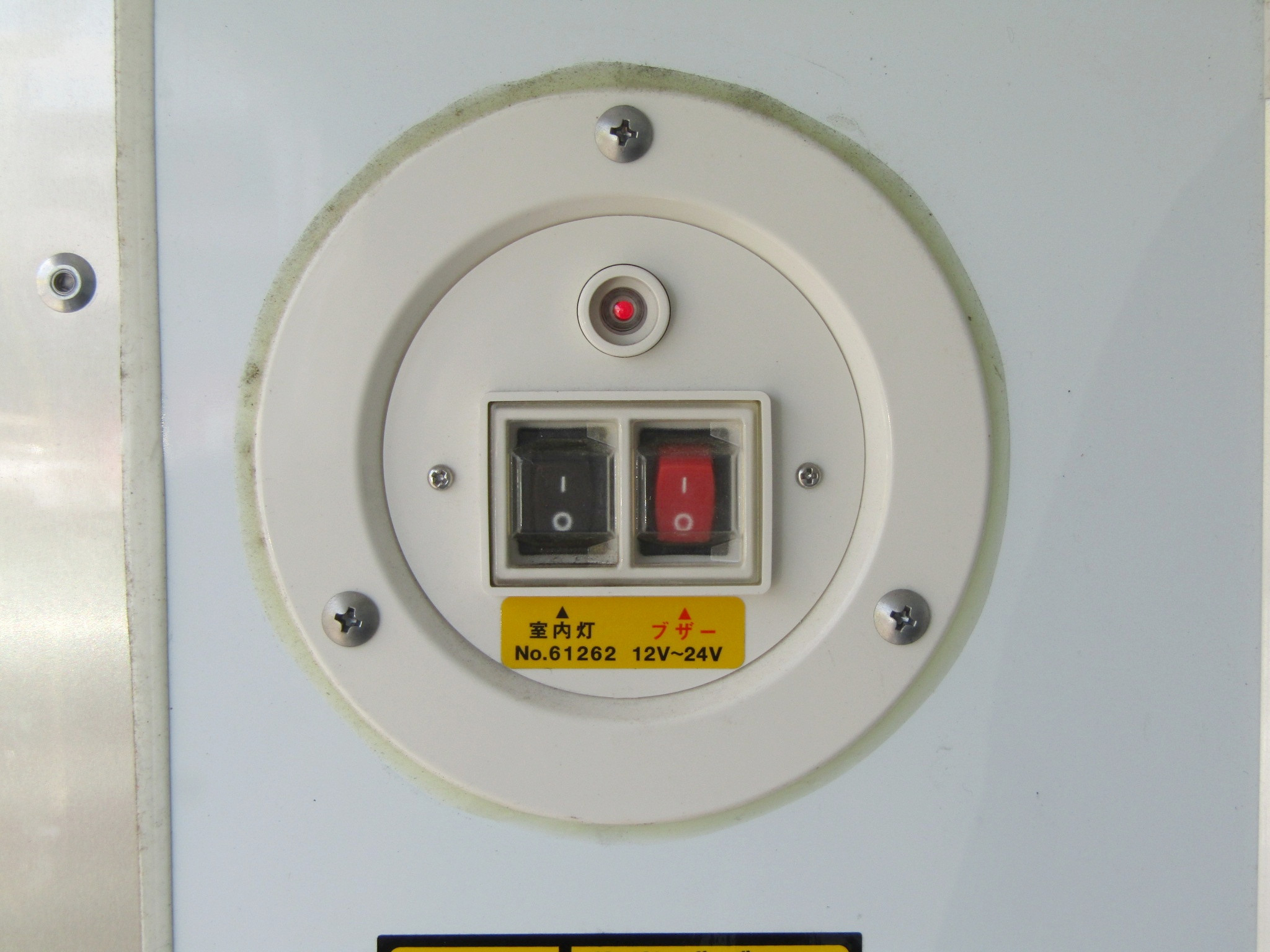 庫内灯&非常ブザーも動作確認済みです♪|トヨタ ダイナ 2RG-XZU605(2WD)の写真15