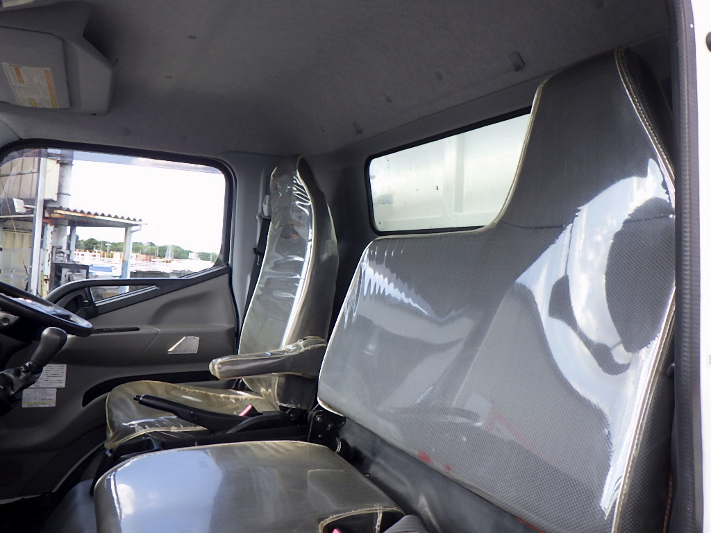 三菱 キャンター 2PG-FEBM0(2WD)の写真13