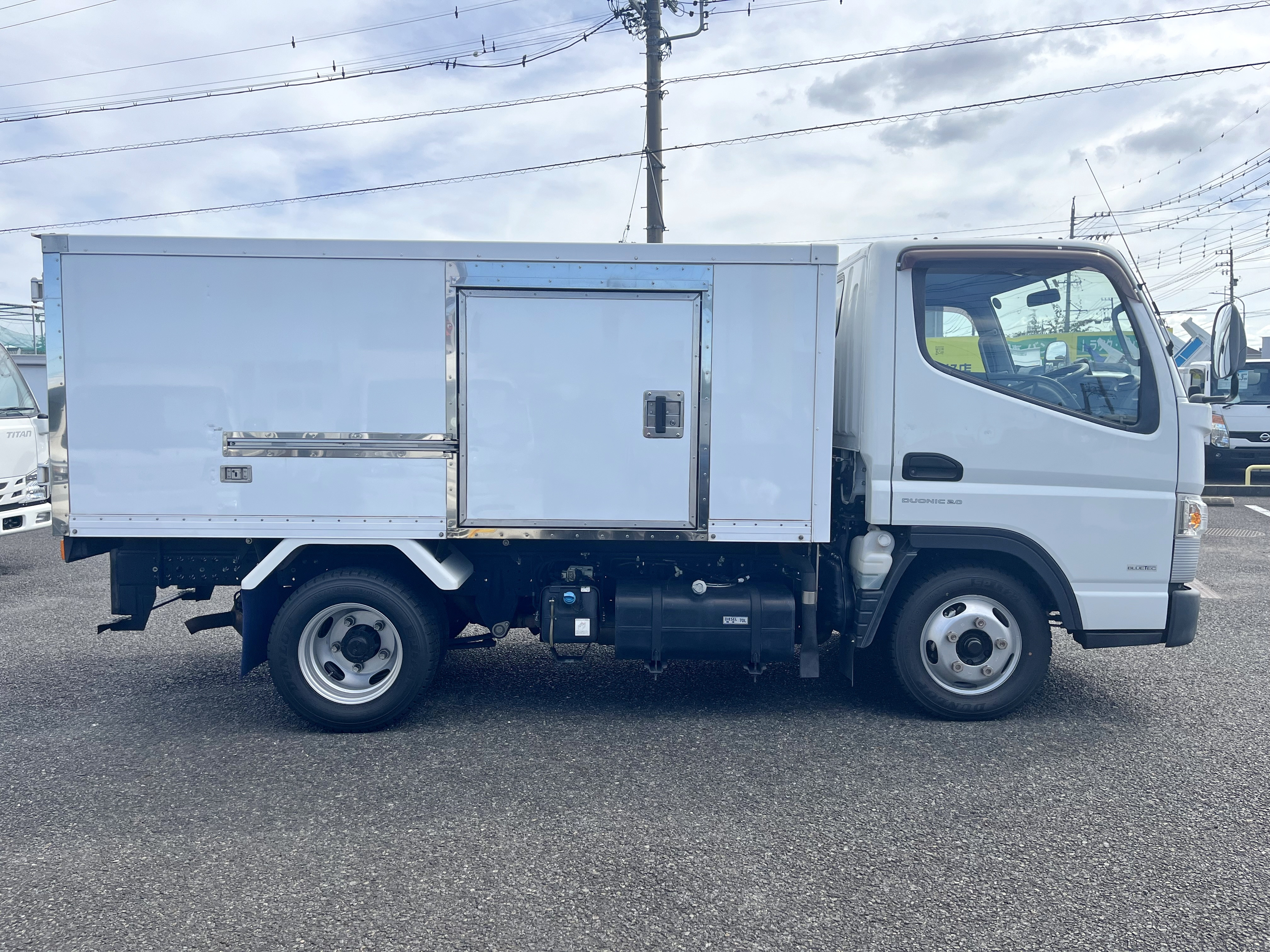 目立つキズや看板アトなどもなくキレイな状態を保ったお買い得の1台☆|三菱 キャンター TPG-FBA20(2WD)の写真3