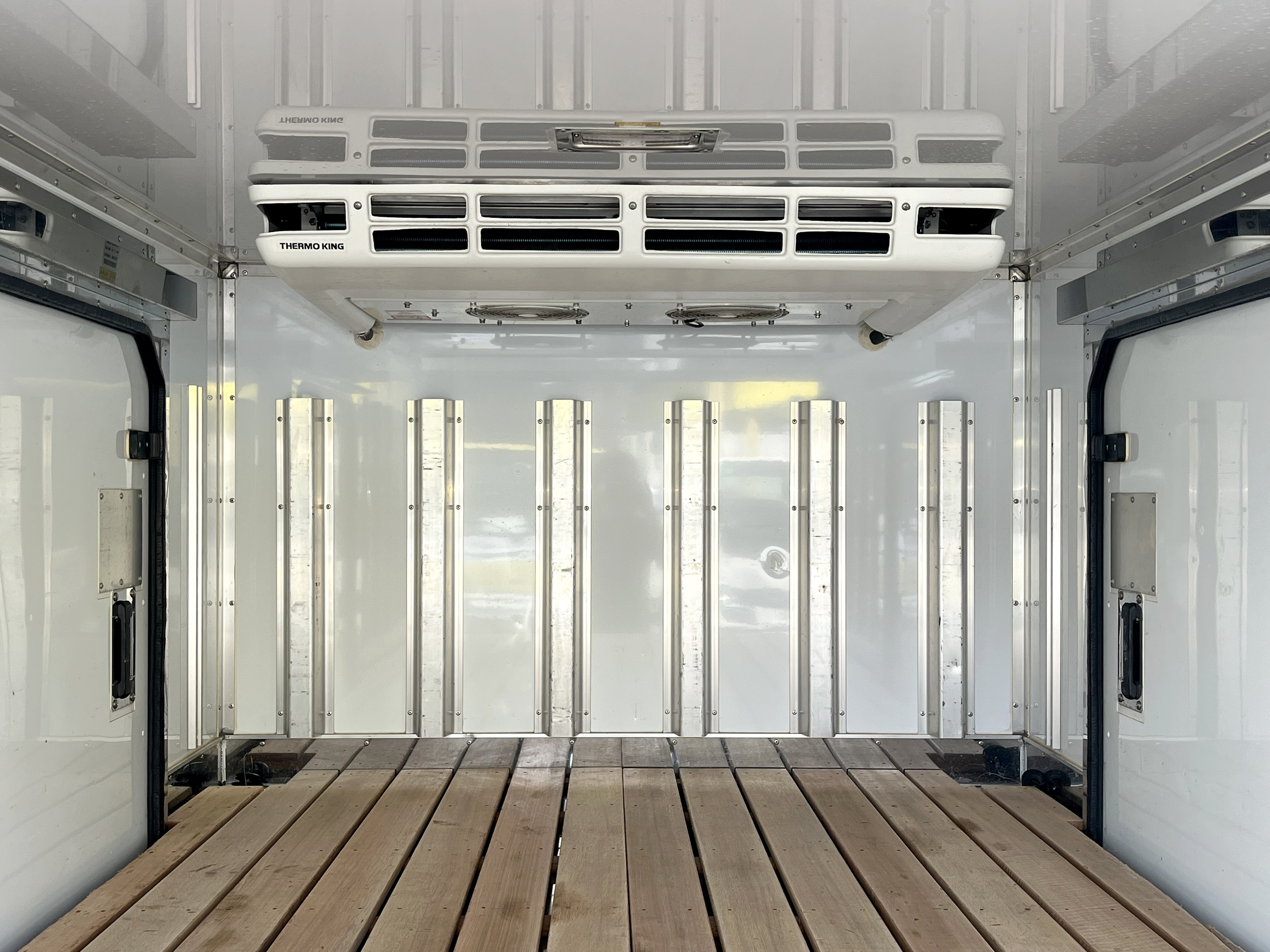 荷箱内面正面|三菱 キャンター TPG-FBA20(2WD)の写真12