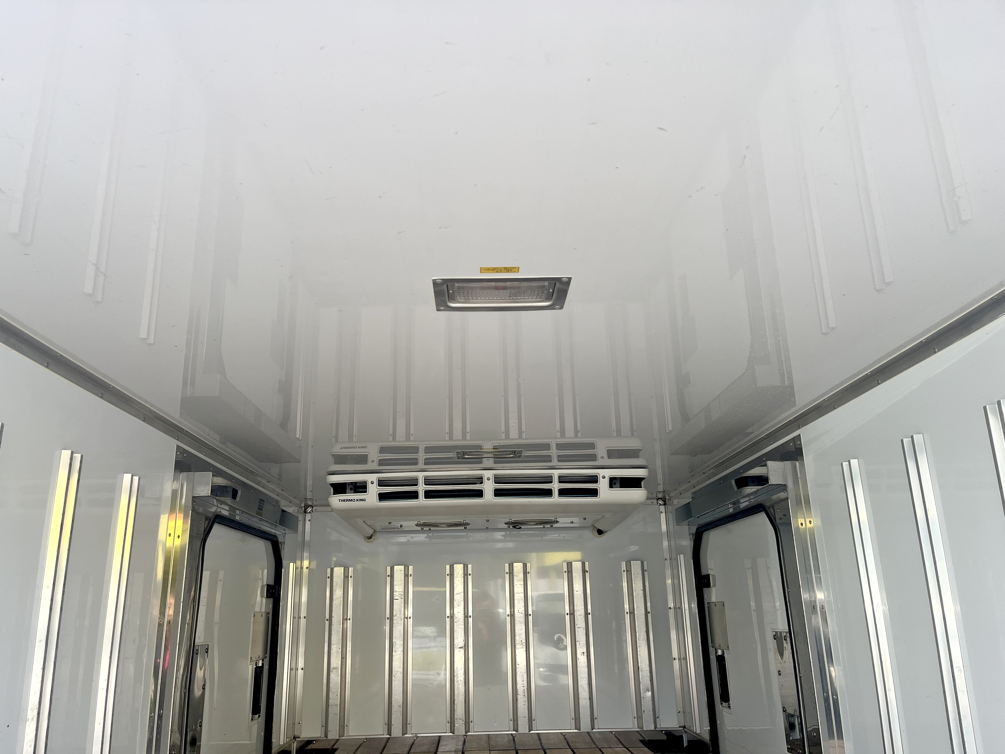 ルーフもピッカピカ♪|三菱 キャンター TPG-FBA20(2WD)の写真15