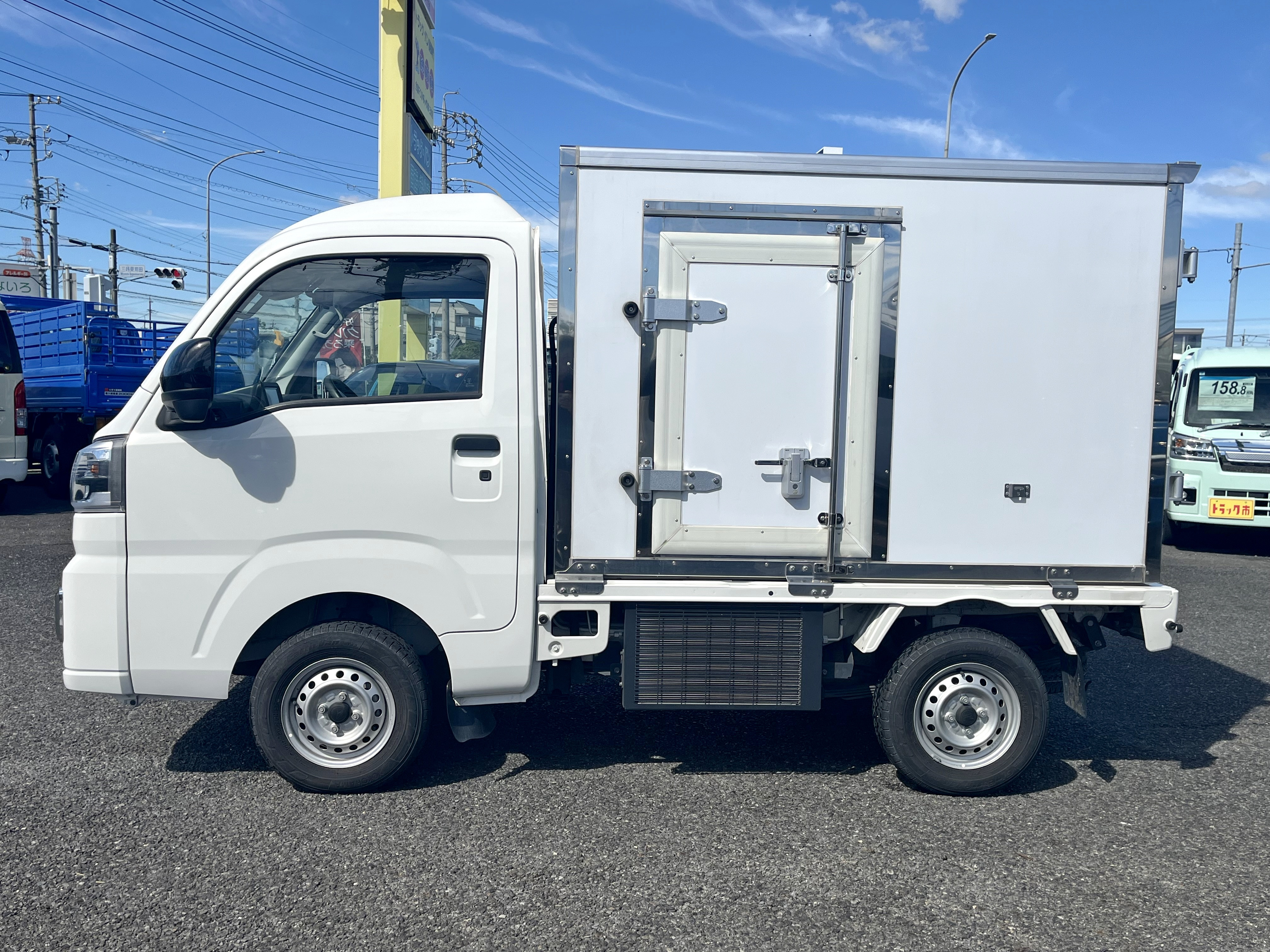 冷凍食品、アイスクリーム、医薬品など、厳格な温度管理が必要な貨物を輸送するために使用されるハイゼットトラック!|ダイハツ ハイゼットトラック 3BD-S500P(2WD)の写真3
