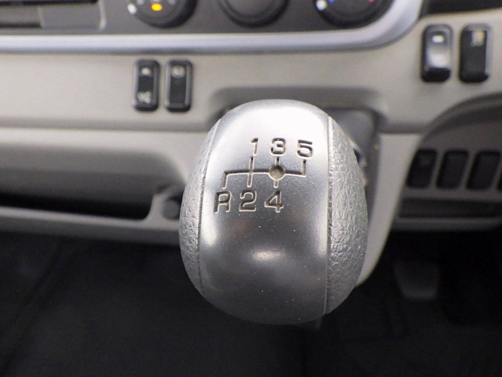 三菱 キャンター 2PG-FEB50(2WD)の写真13