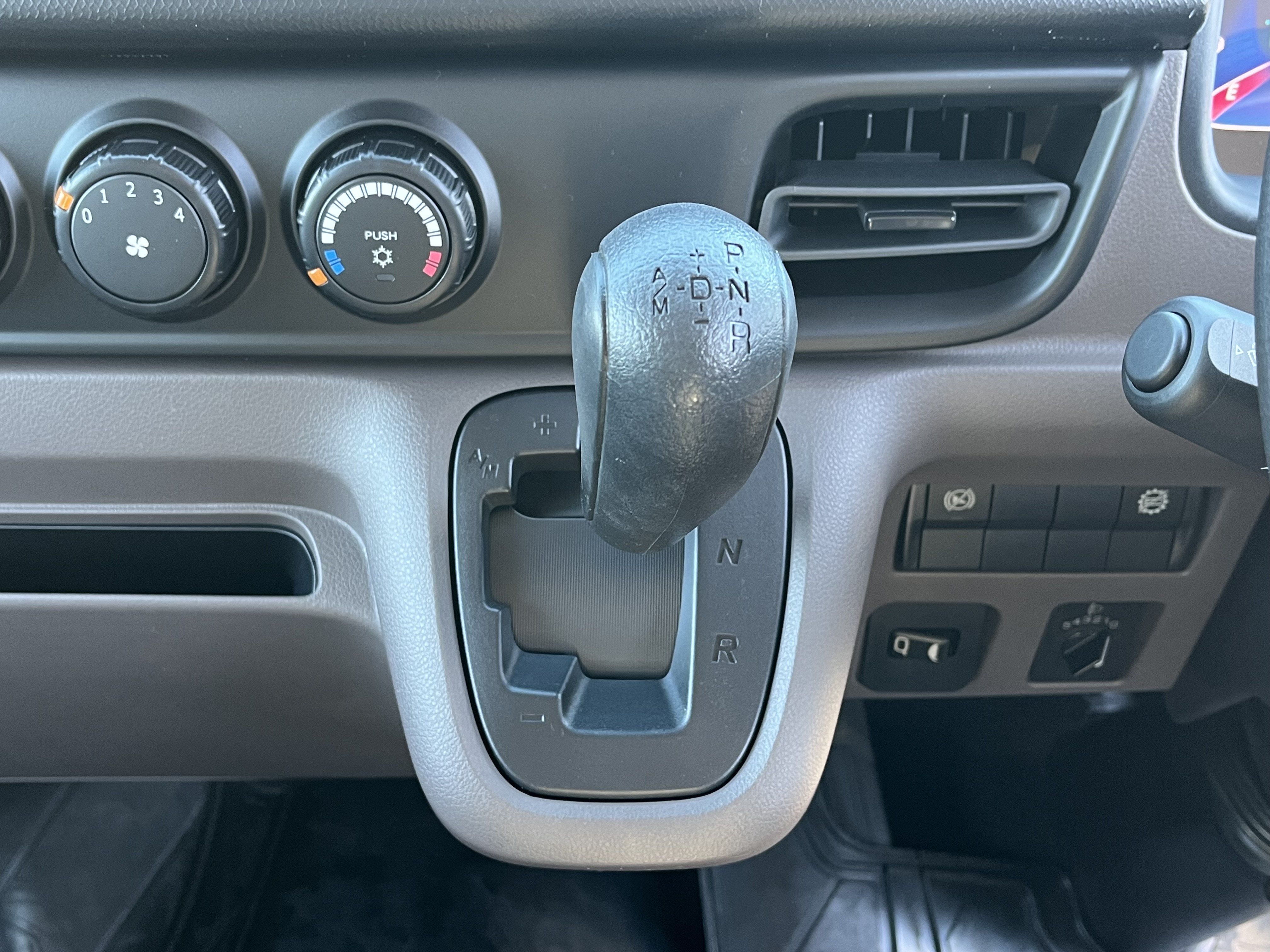 三菱 キャンター 2RG-FBA20(2WD)の写真17