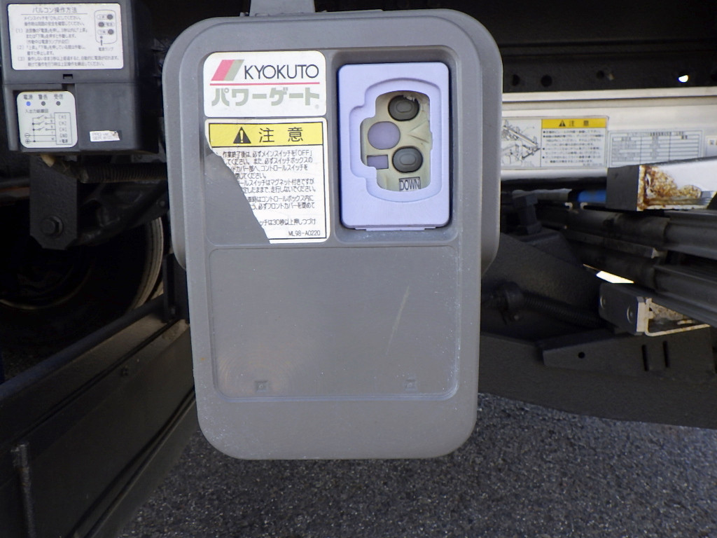 いすゞ エルフ TPG-NPR85AN(2WD)の写真18