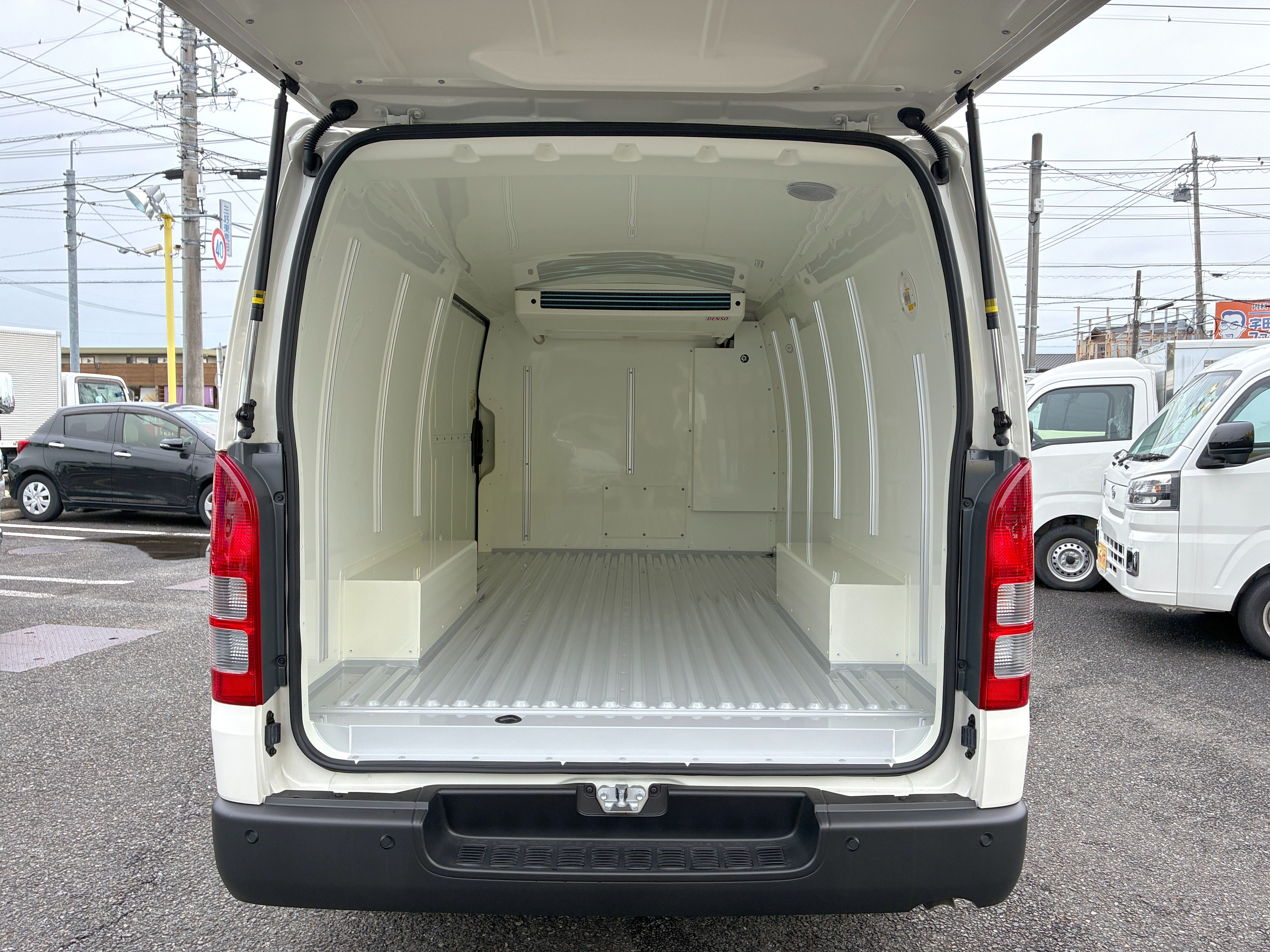 ハイエース　新車から５０Km走行 GDH201V 平成８年式 トヨタ ハイエースバン 3DF-GDH201V(2WD)｜中古トラックなら【トラック市】