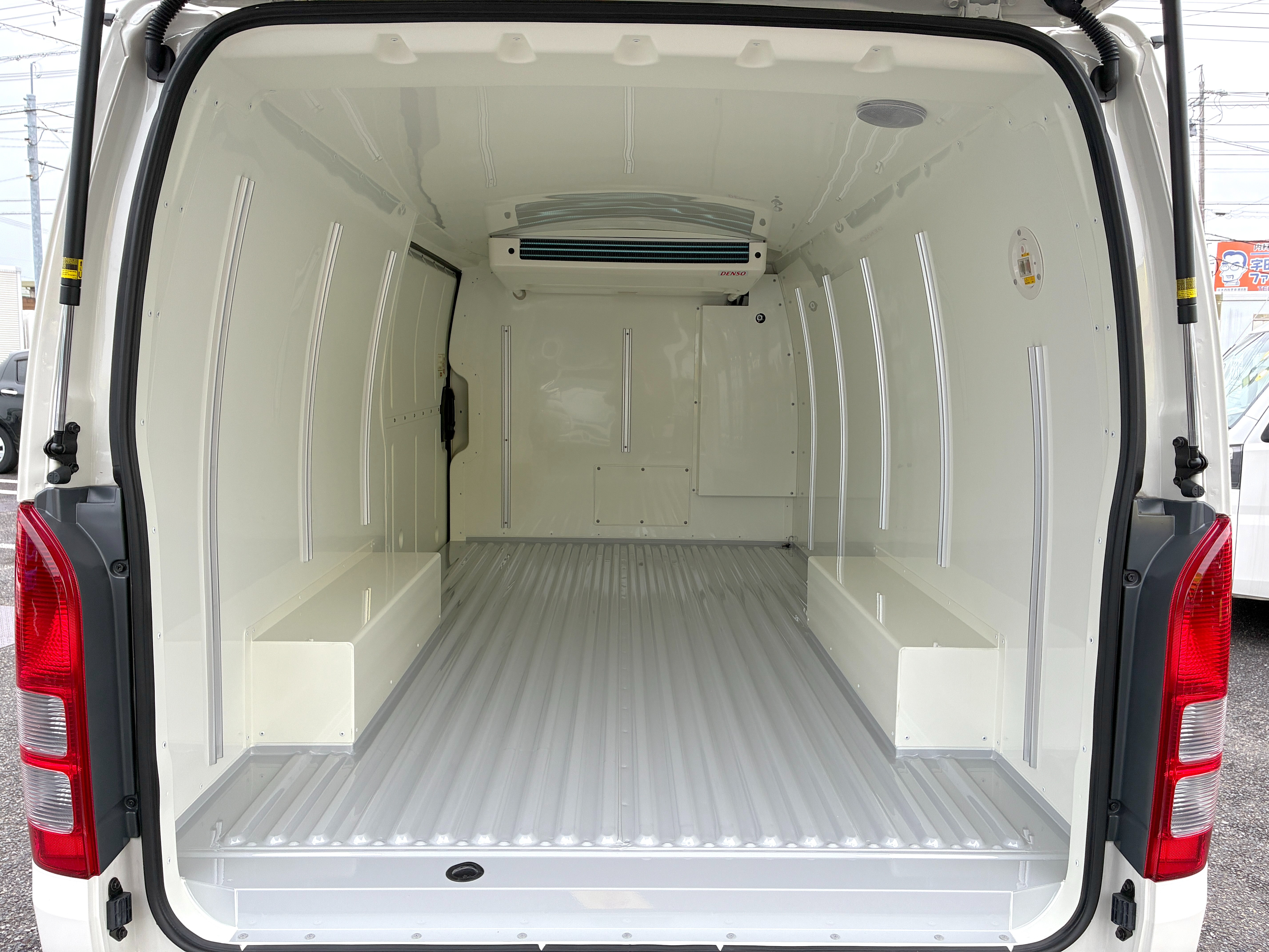 トヨタ ハイエースバン 3DF-GDH201V(2WD)｜中古トラックなら【トラック市】