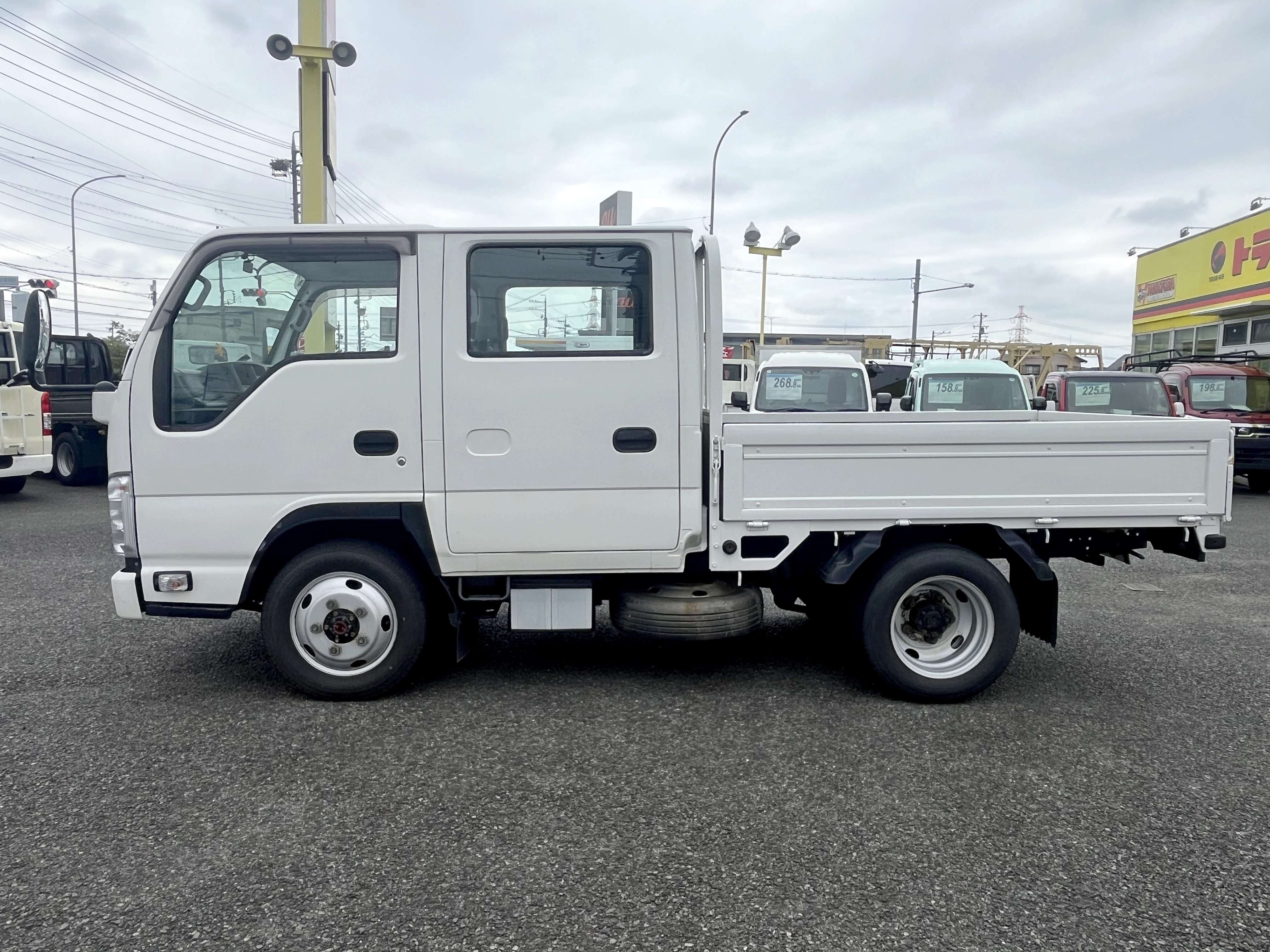 目立つキズや看板アトなどもなくキレイな状態を保ったおススメの１台☆会社のイメージや顧客からの信頼がグッと良くなりますよ♪|いすゞ エルフ TRG-NJS85A(4WD)の写真3