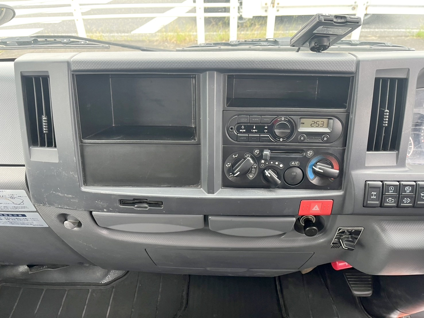 いすゞ エルフ TRG-NJS85A(4WD)の写真18