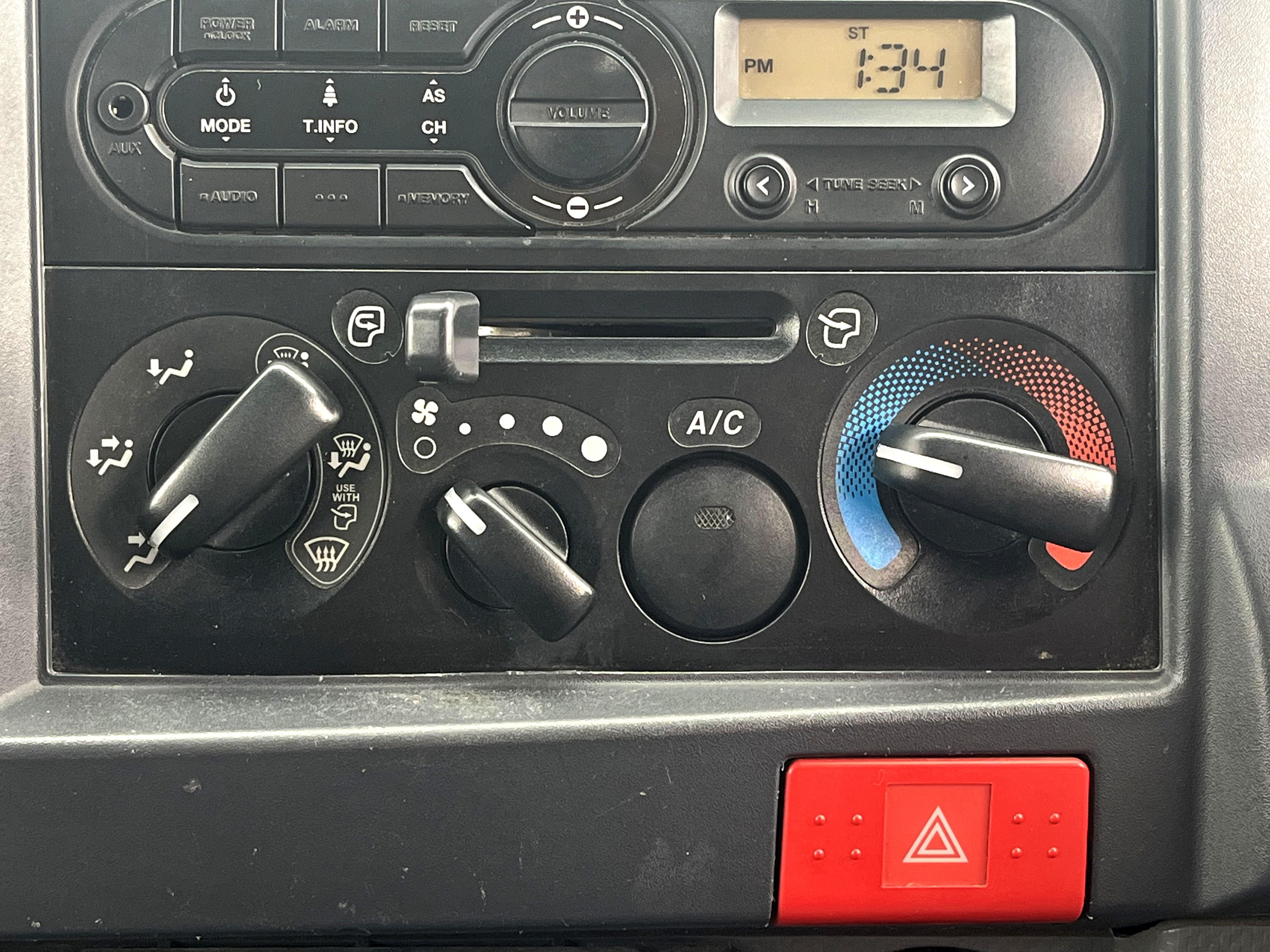 いすゞ エルフ TRG-NJS85A(4WD)の写真20