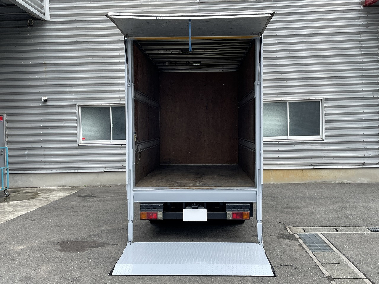 トヨタ ダイナ SKG-XZC645(2WD)の写真2