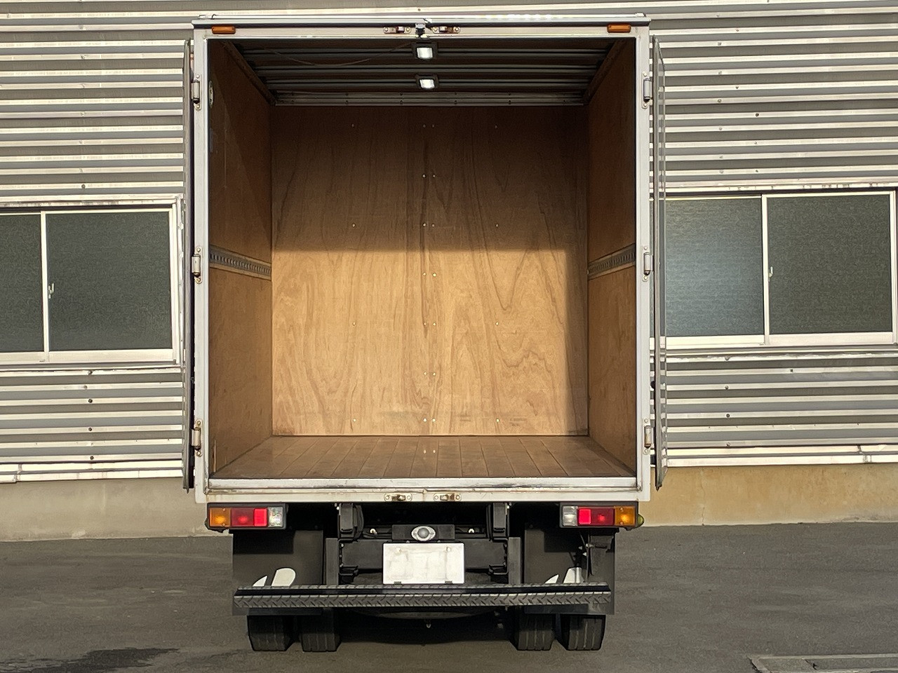 三菱 キャンター TPG-FDA00(4WD)の写真3