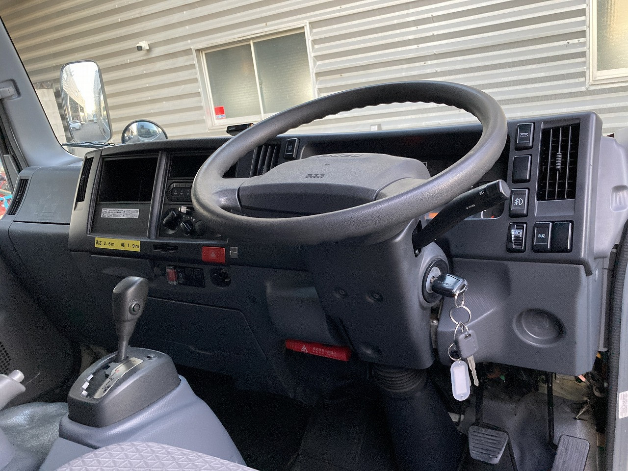 いすゞ エルフ TRG-NMR85N(2WD)の写真16