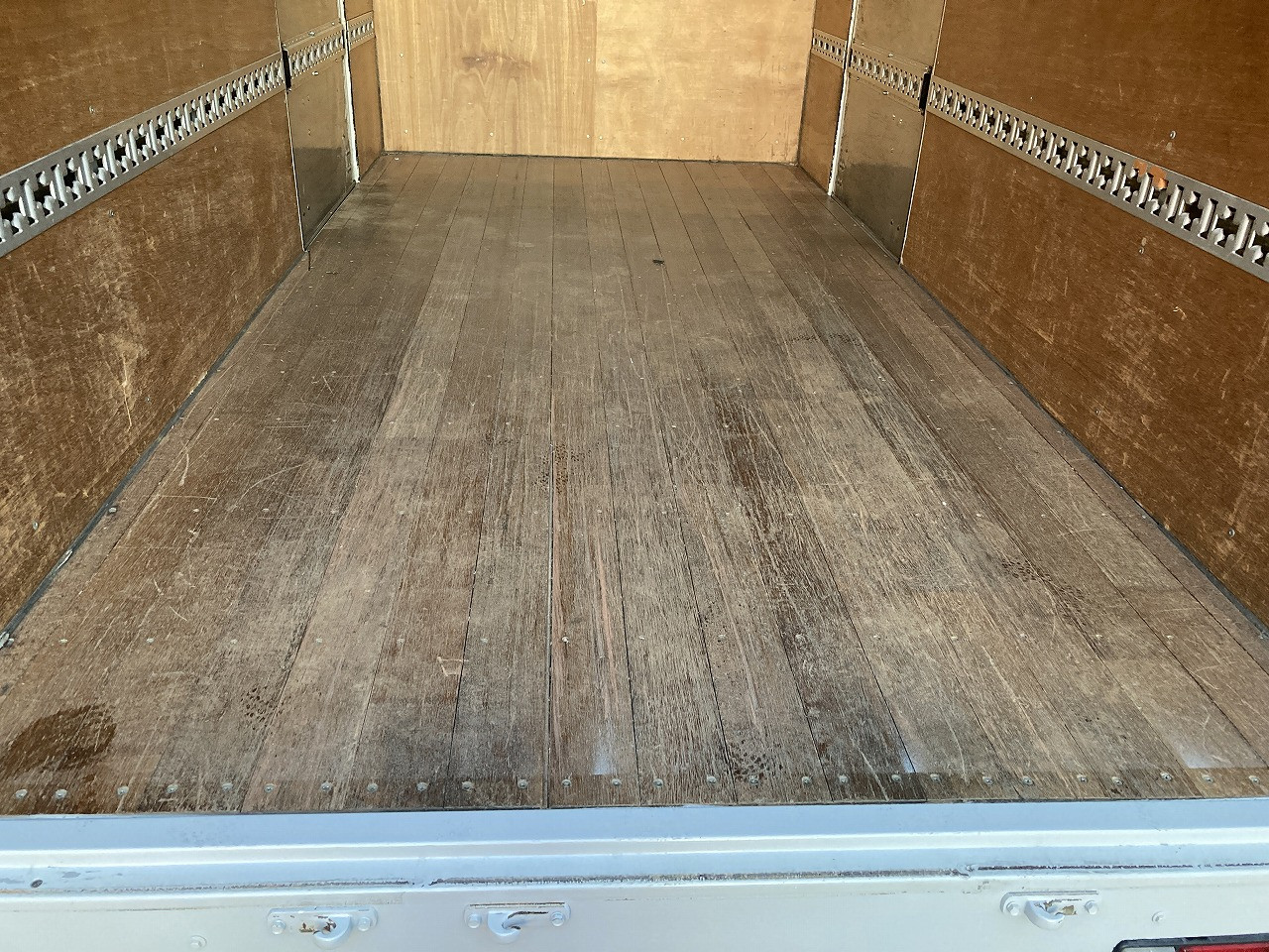 いすゞ エルフ TRG-NMR85N(2WD)の写真25