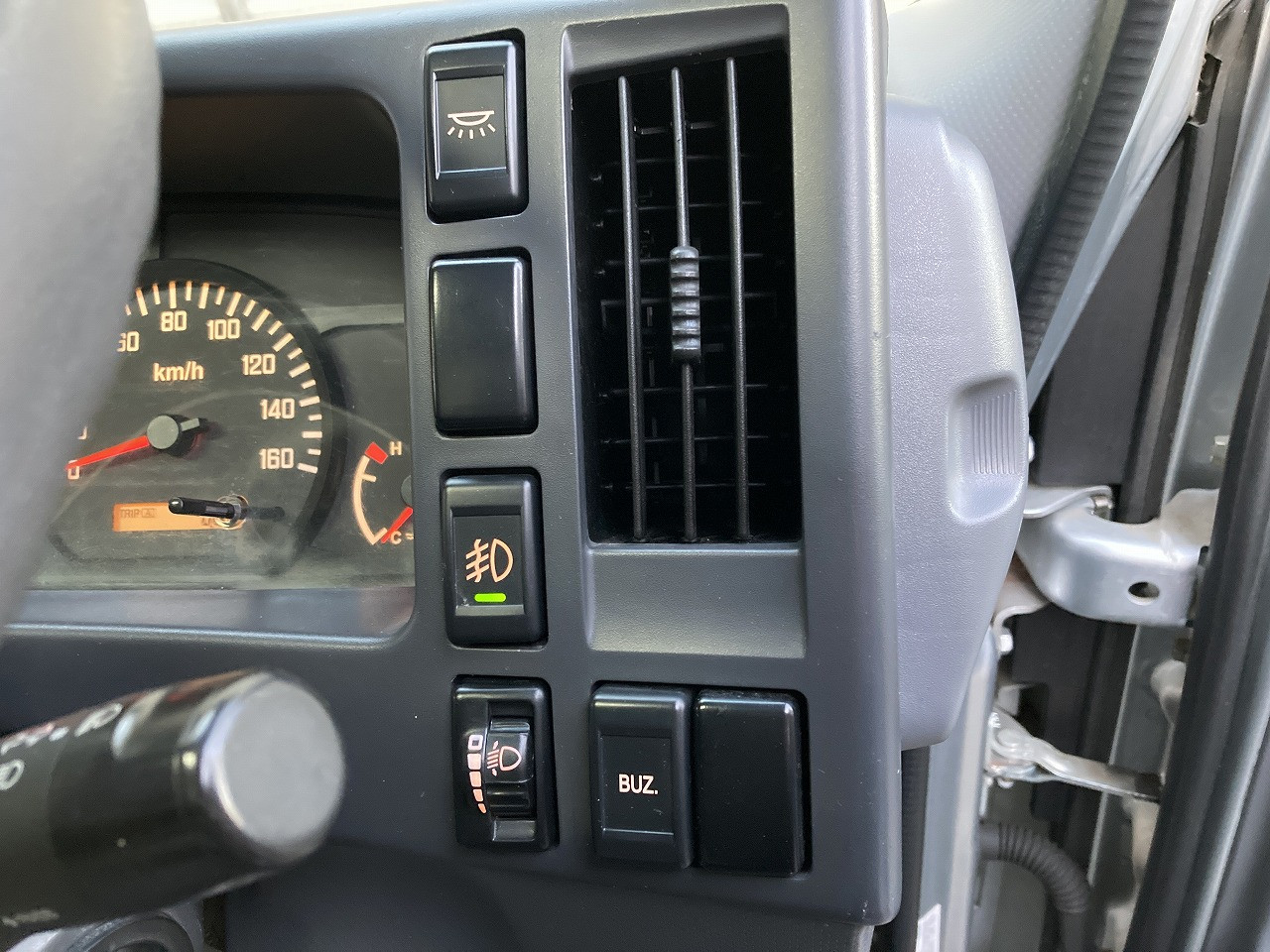 いすゞ エルフ TRG-NMR85N(2WD)の写真37