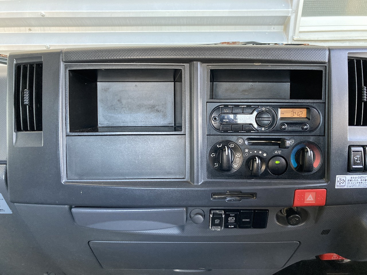 いすゞ エルフ TRG-NNR85AR(2WD)の写真16