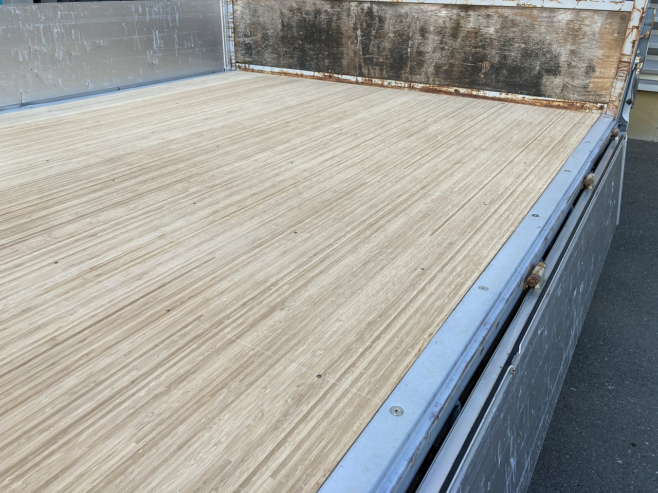 いすゞ エルフ TRG-NNR85AR(2WD)の写真20